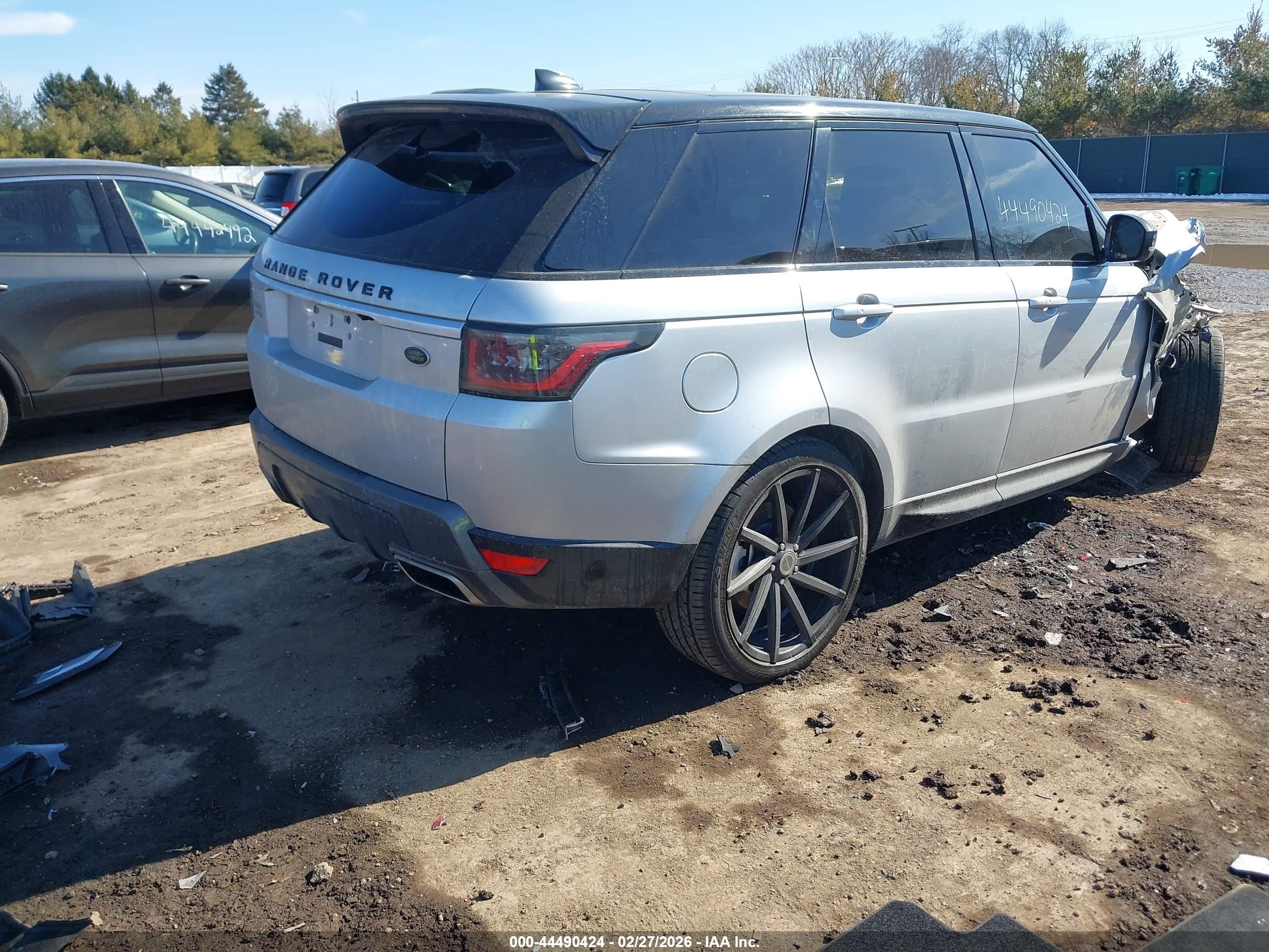 LAND ROVER image 4