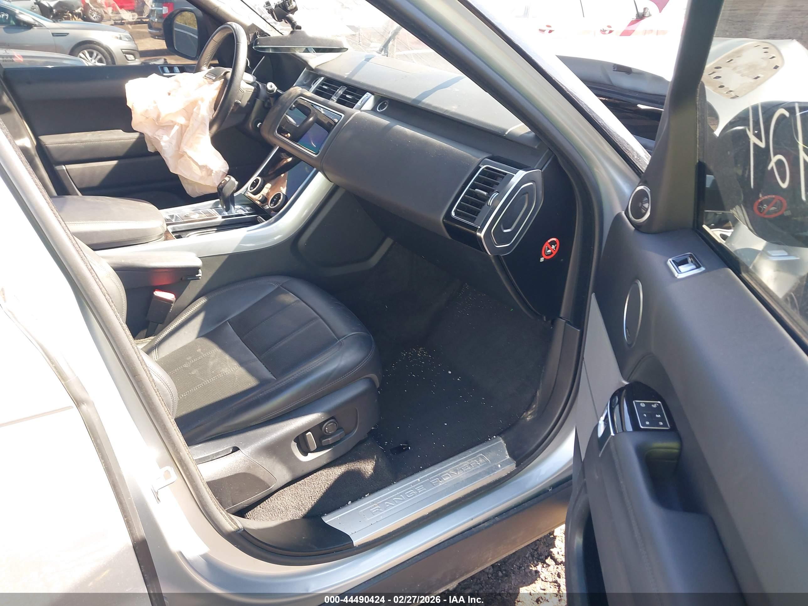 LAND ROVER image 5
