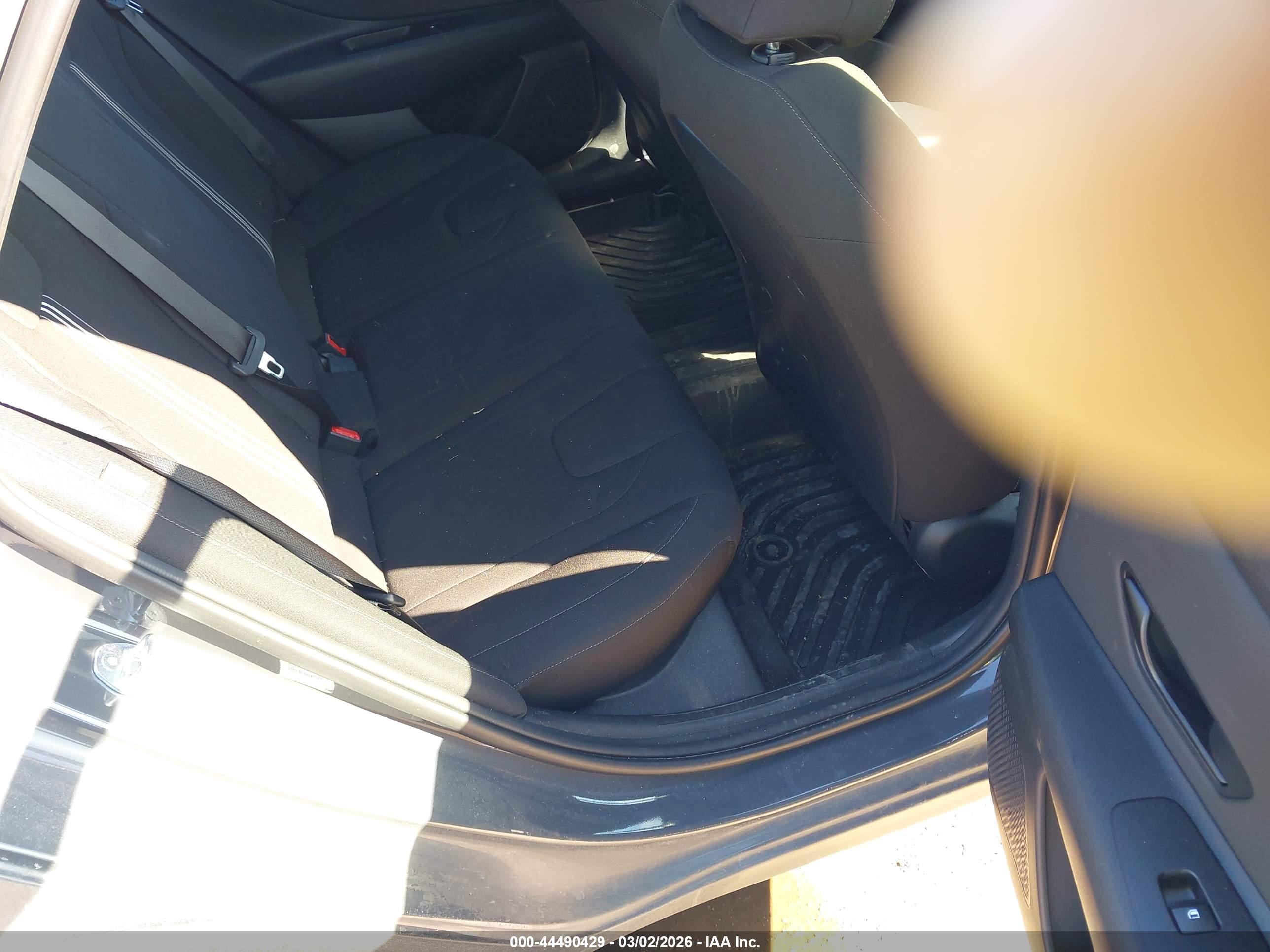 HYUNDAI ELANTRA image 8