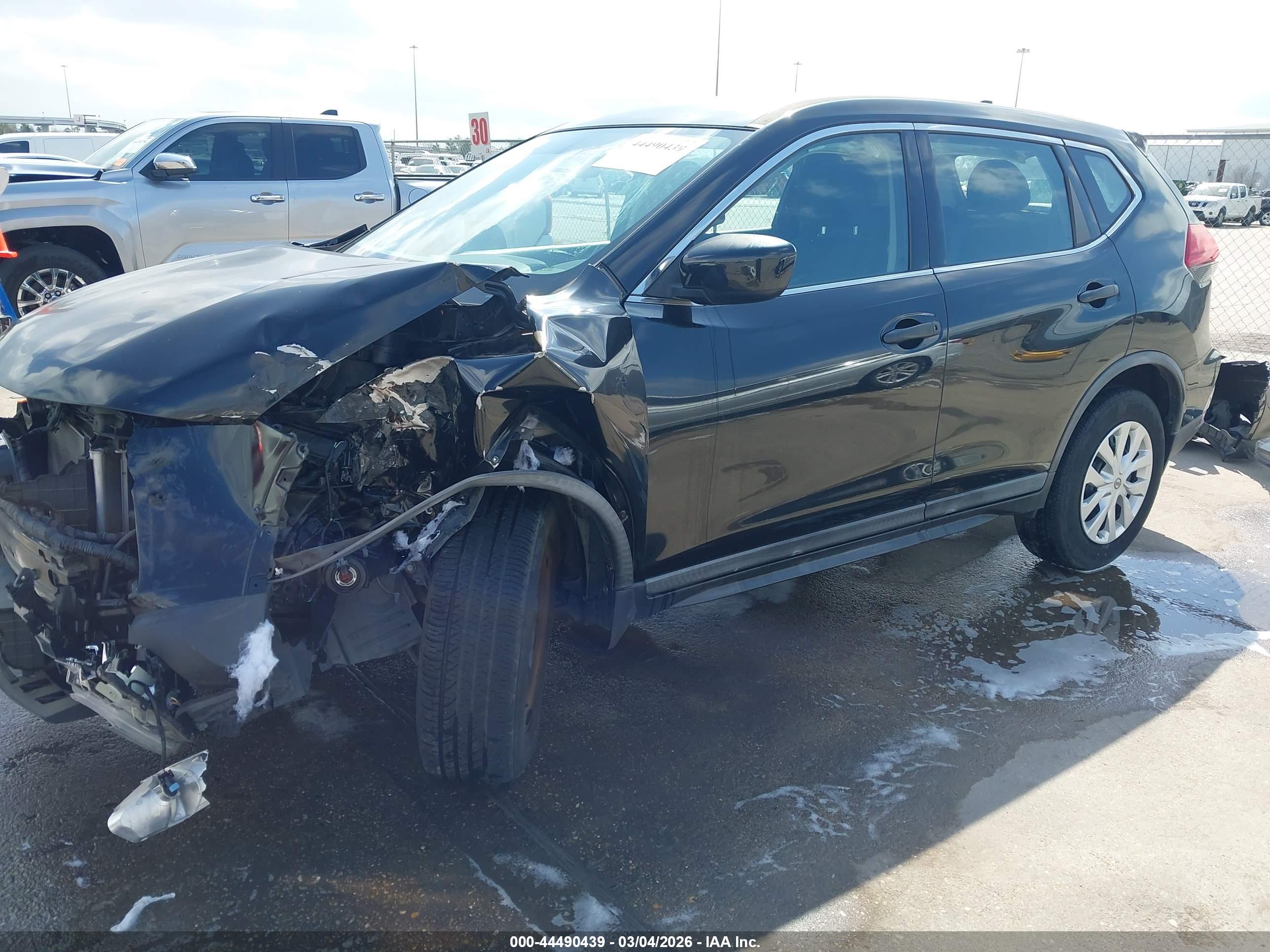 NISSAN ROGUE image 2