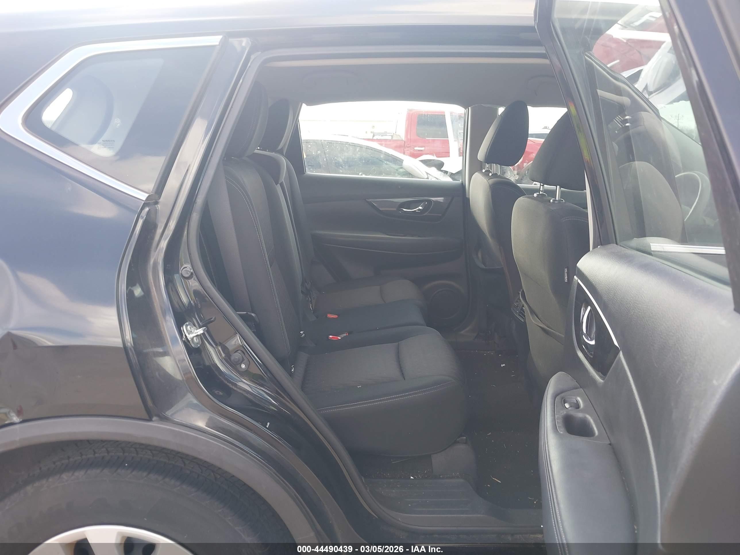 NISSAN ROGUE image 8