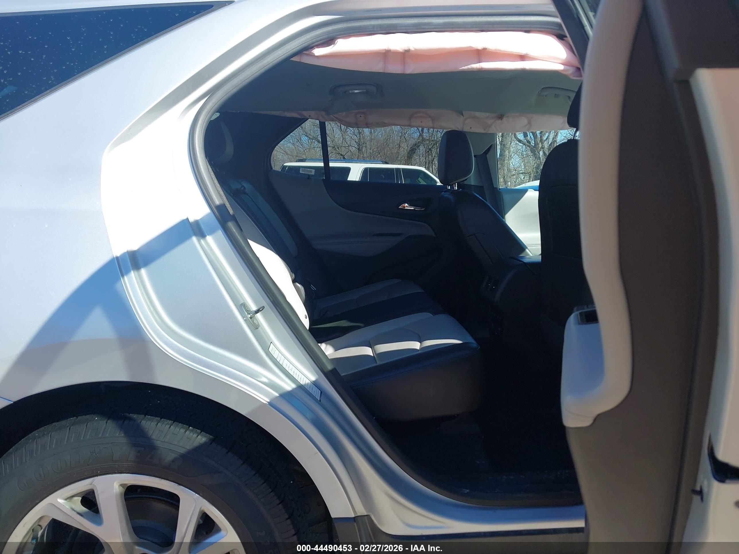 CHEVROLET EQUINOX image 8
