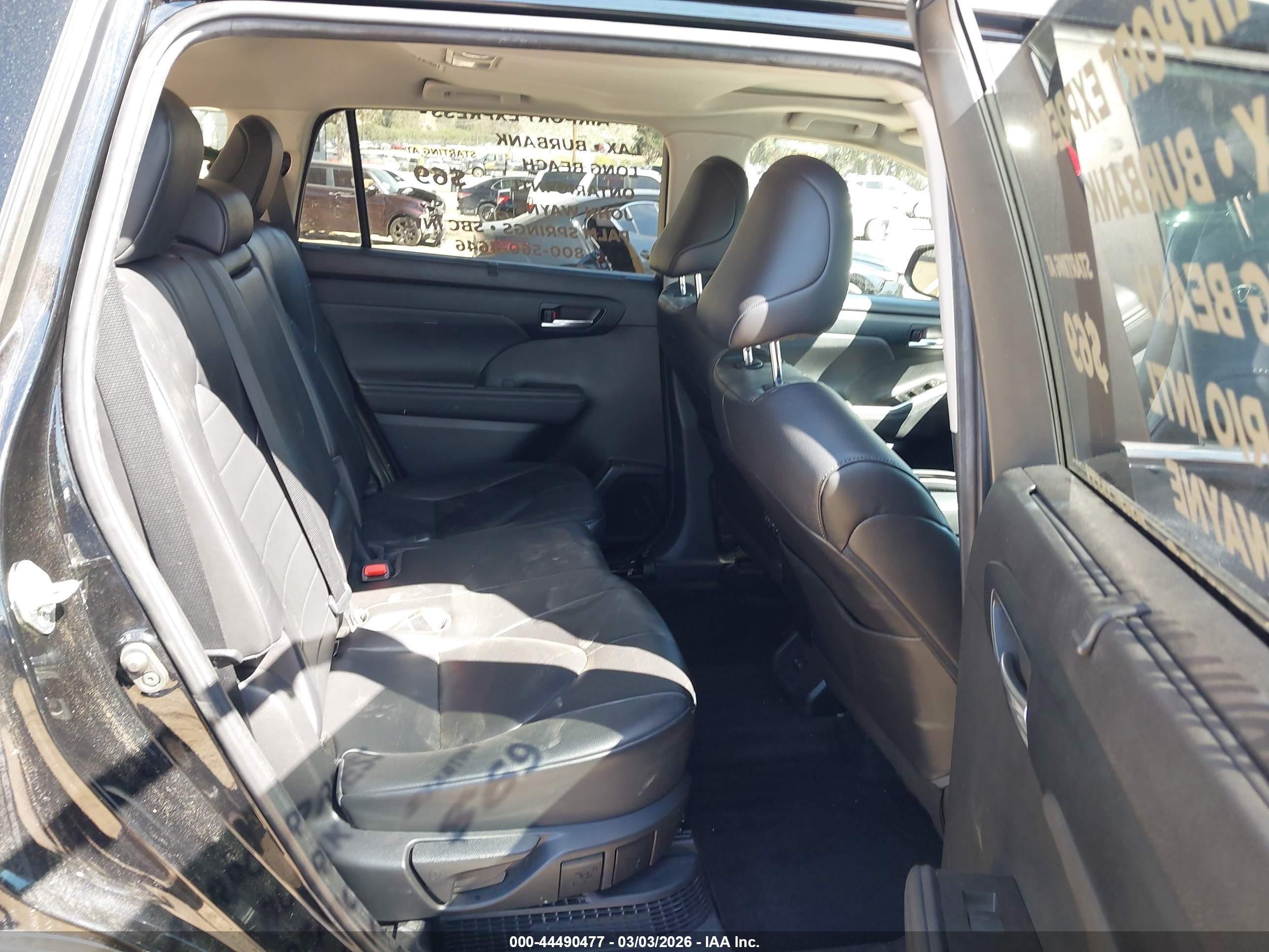 TOYOTA HIGHLANDER image 8