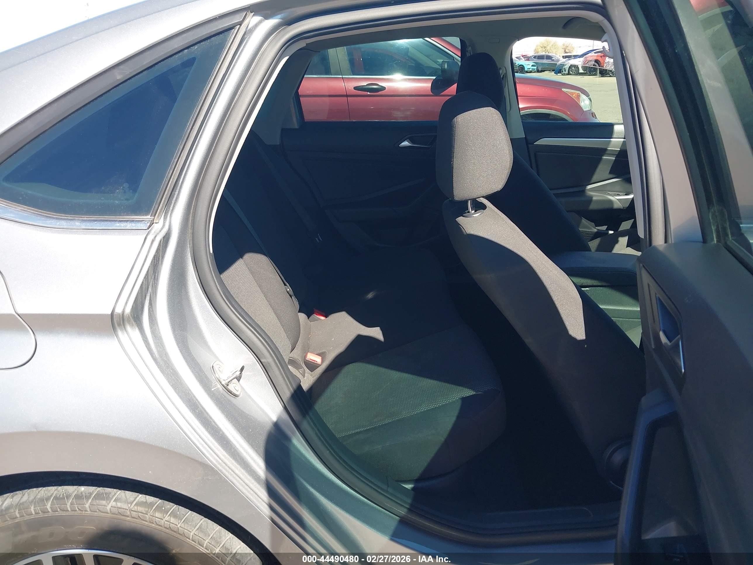 VOLKSWAGEN JETTA image 8