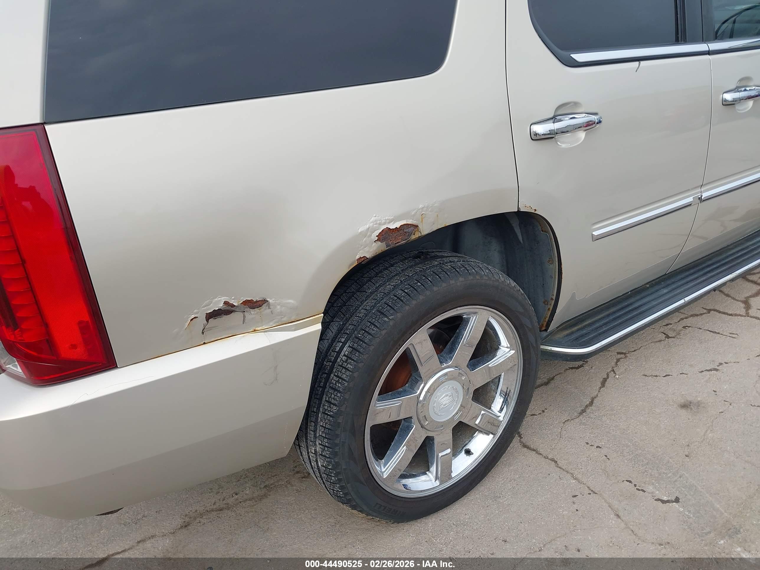 CADILLAC ESCALADE image 6