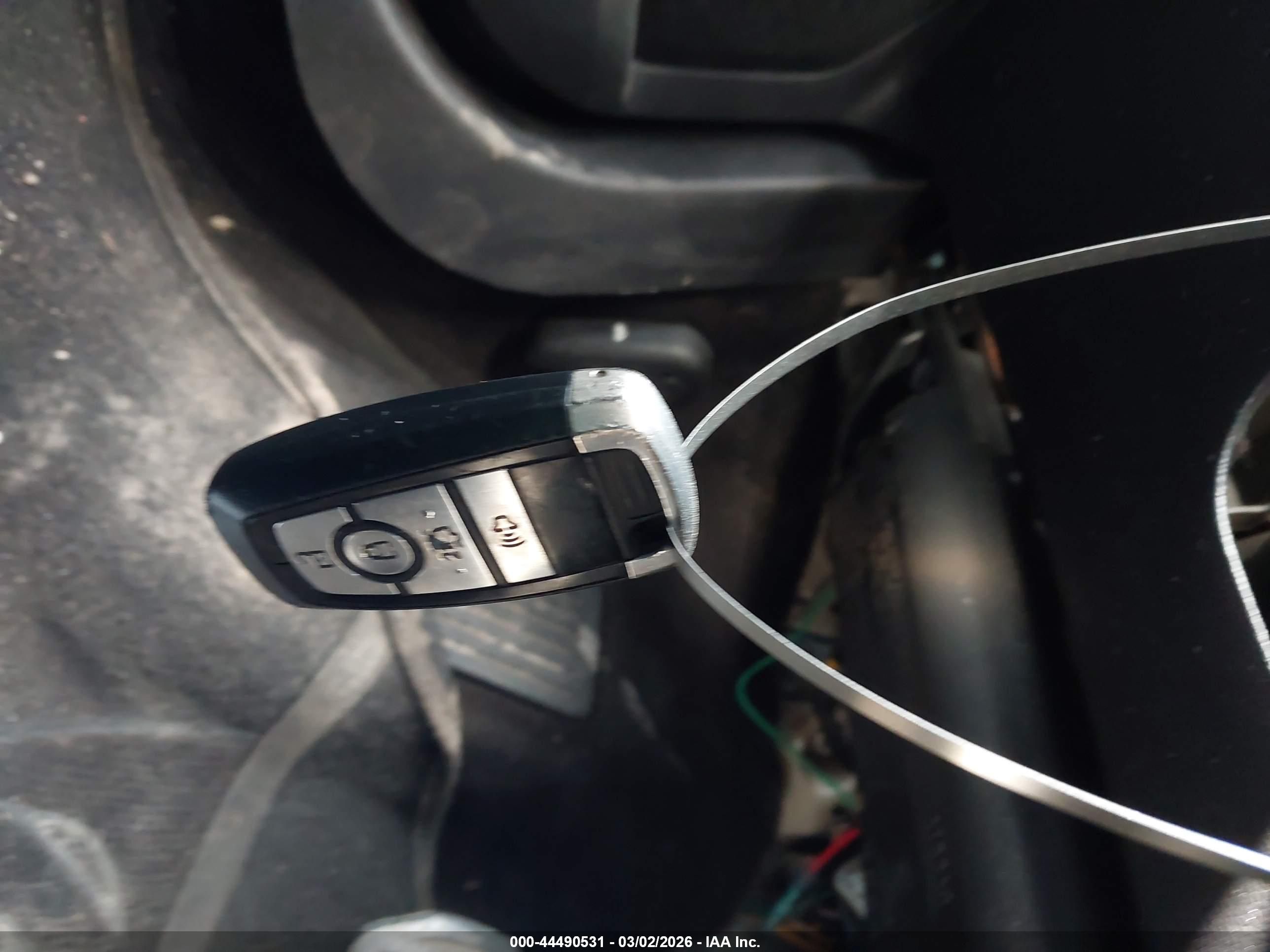 FORD FUSION image 11