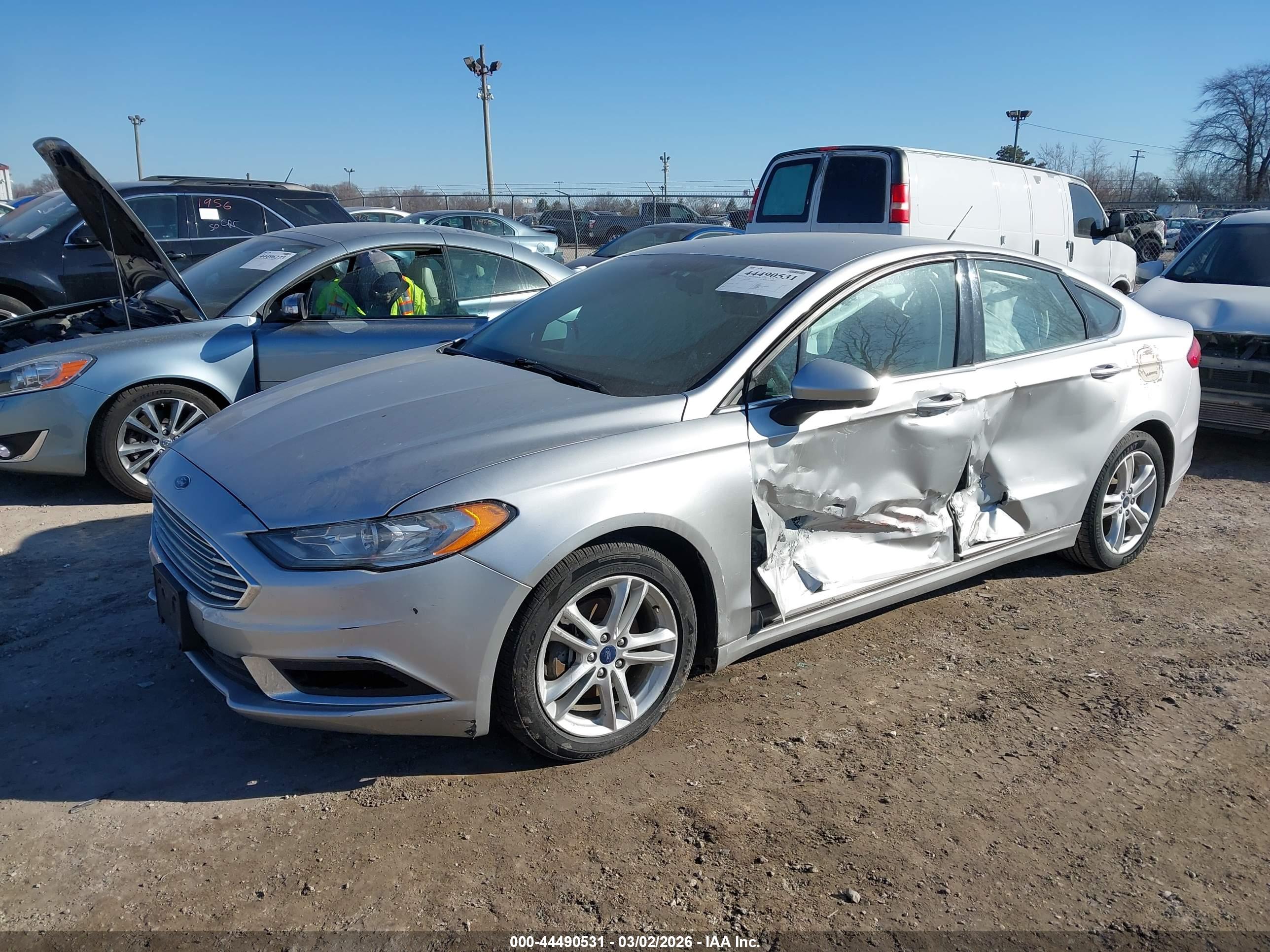 FORD FUSION image 2
