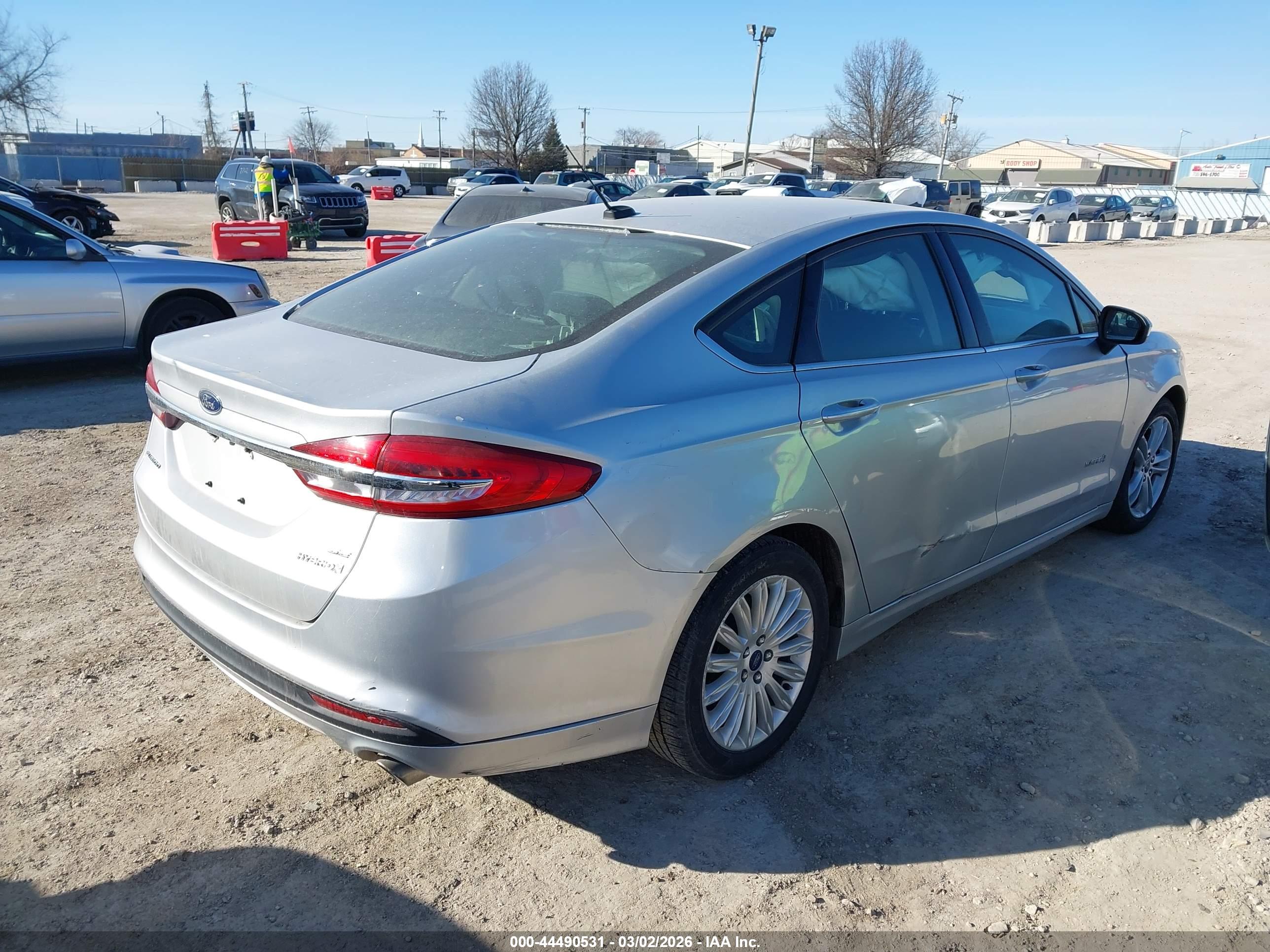 FORD FUSION image 4