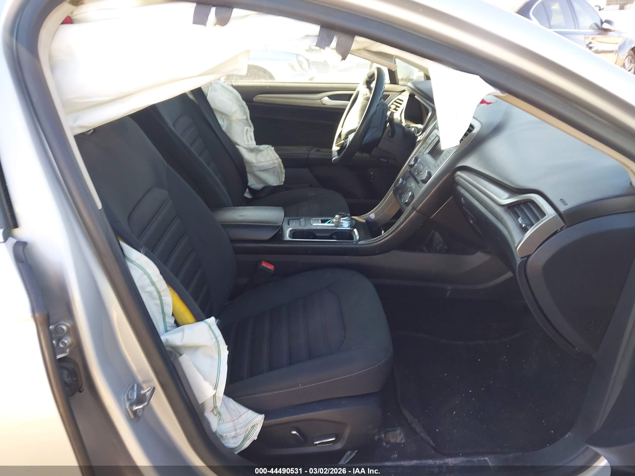 FORD FUSION image 5