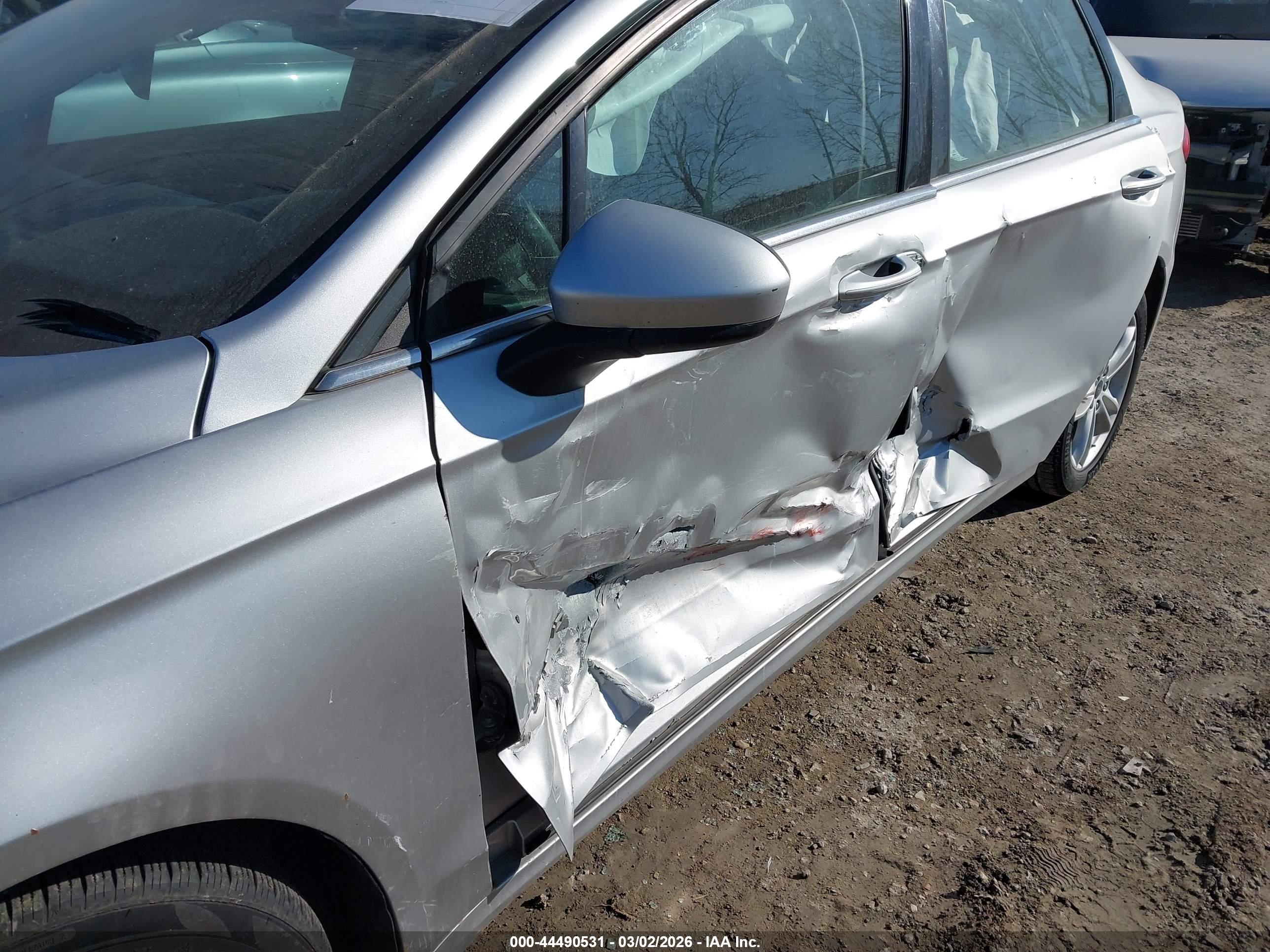 FORD FUSION image 6