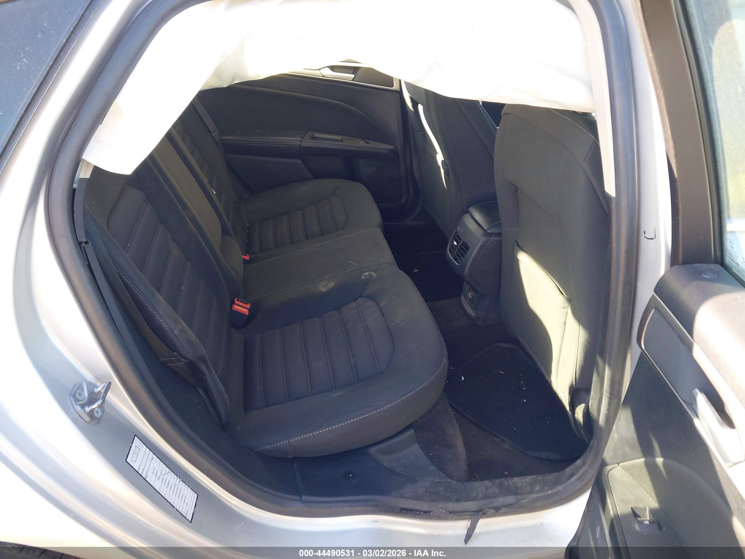 FORD FUSION image 8