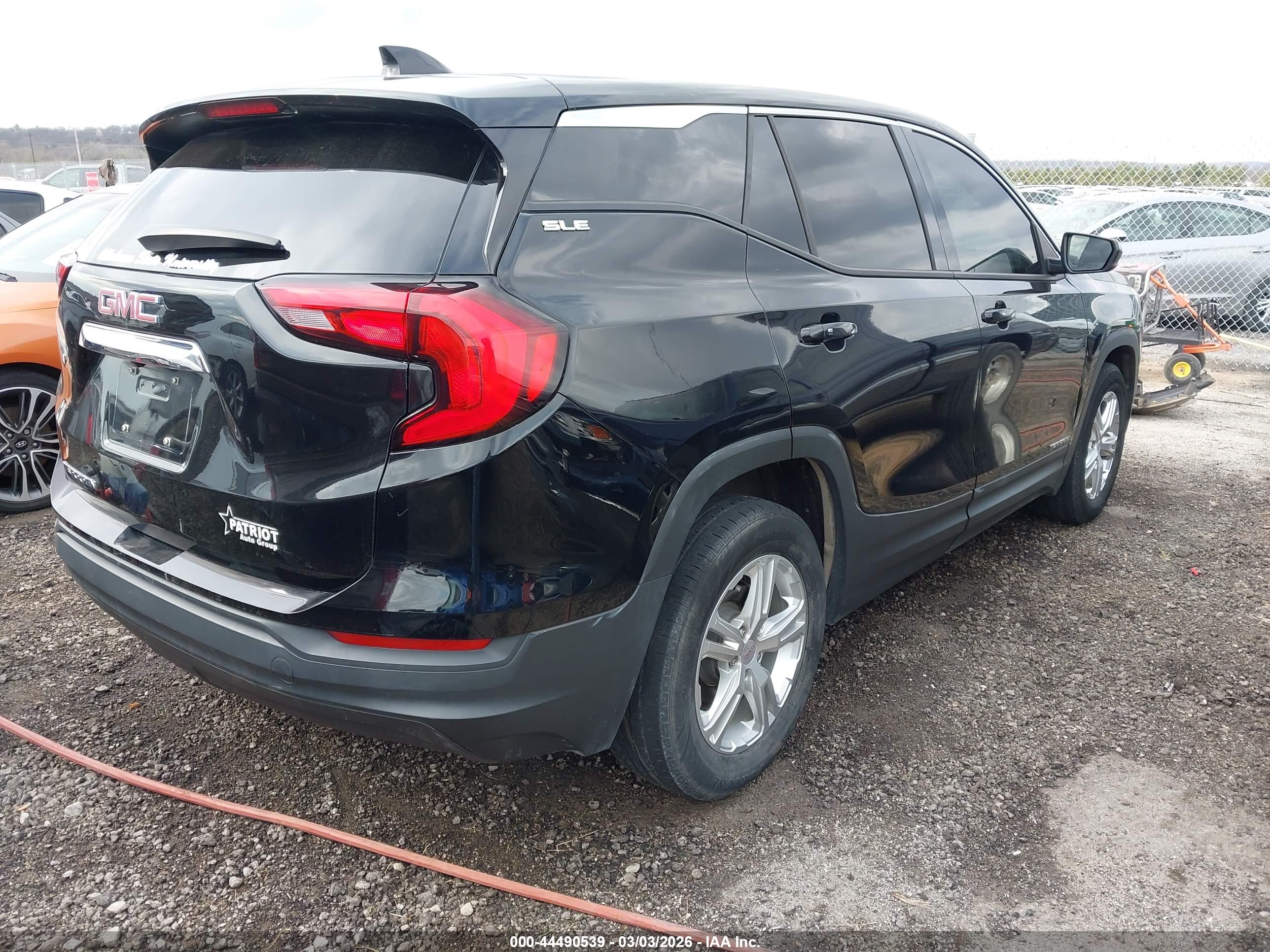 GMC TERRAIN image 4