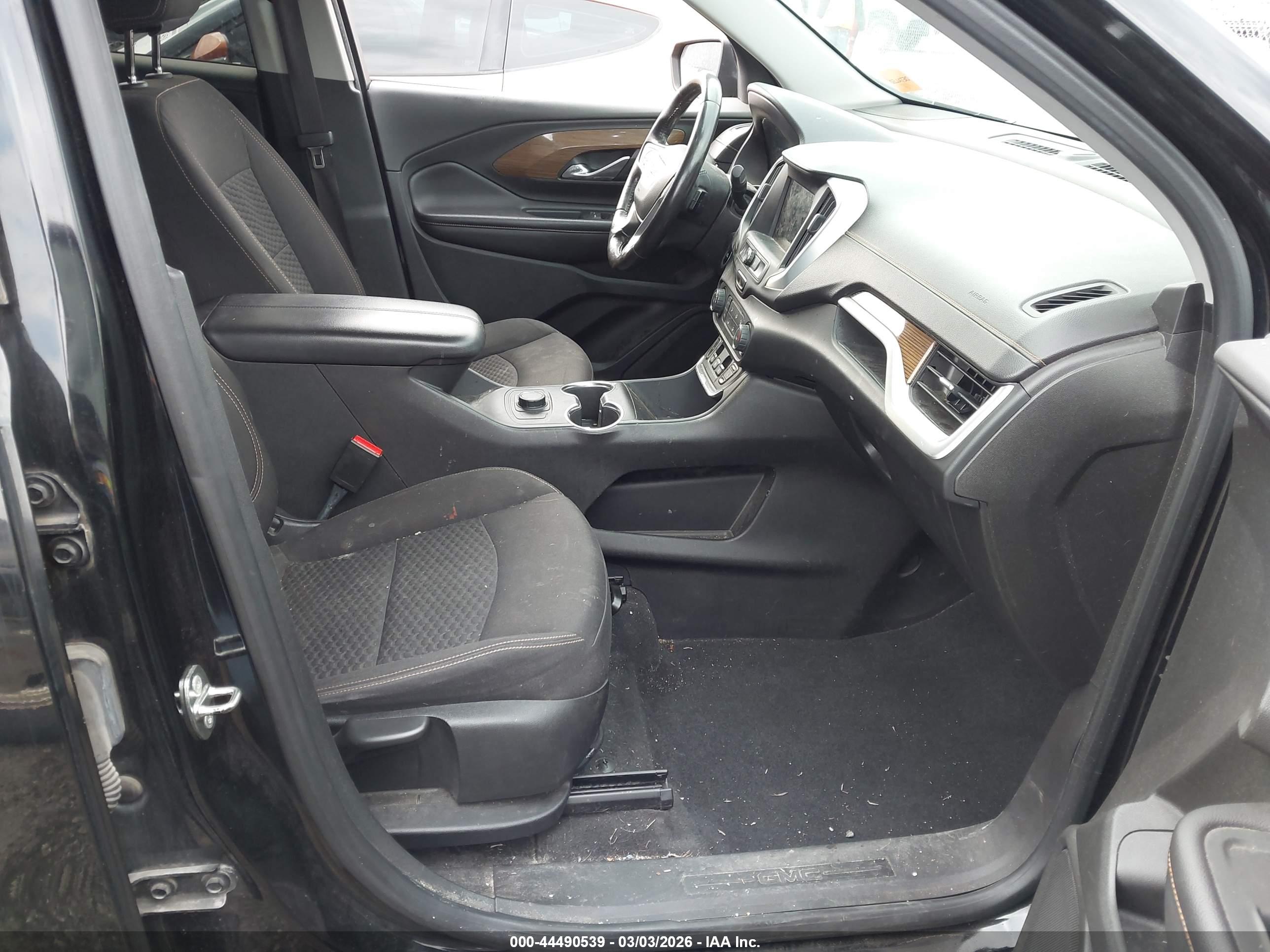 GMC TERRAIN image 5