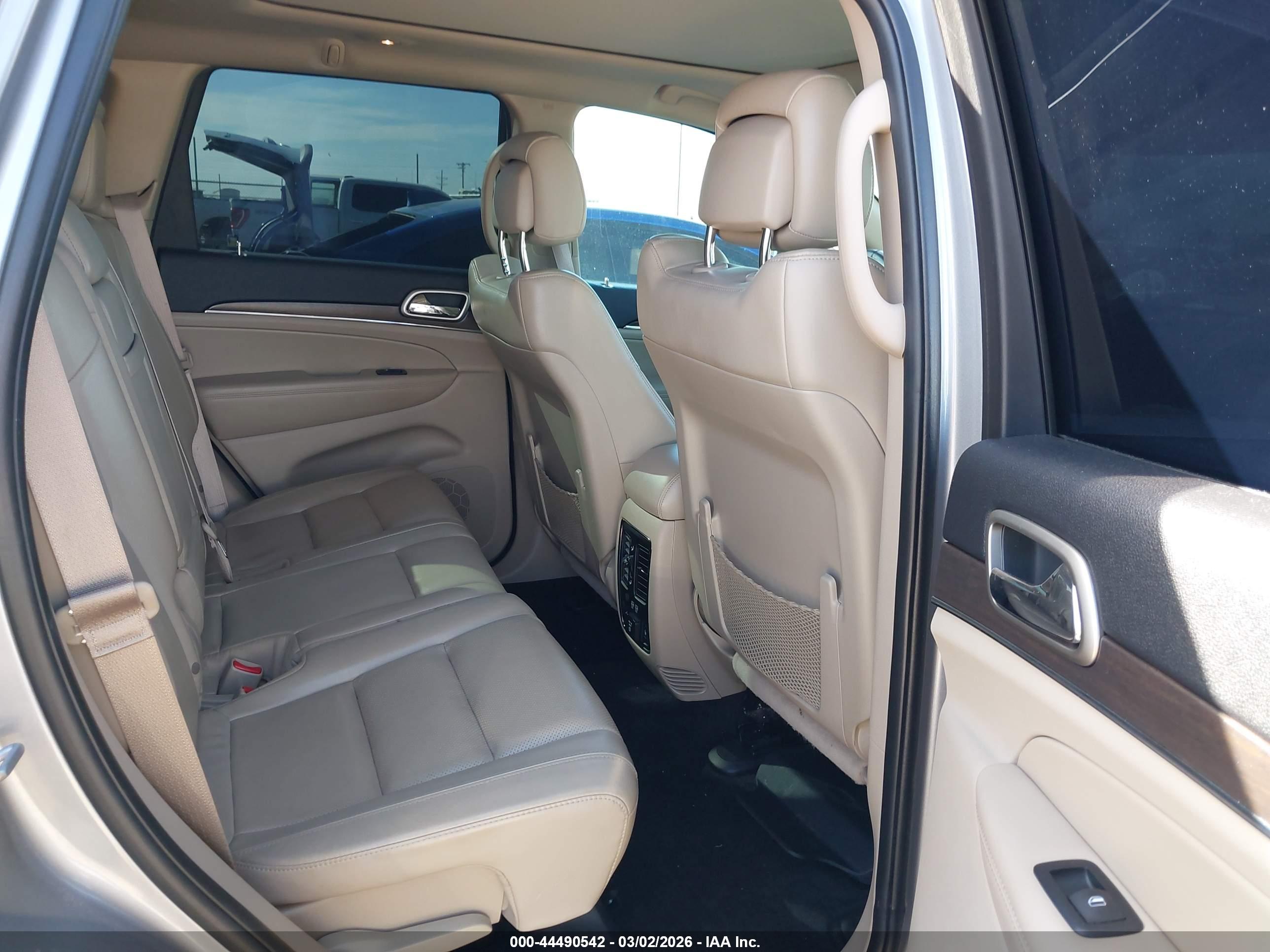 JEEP GRAND image 8