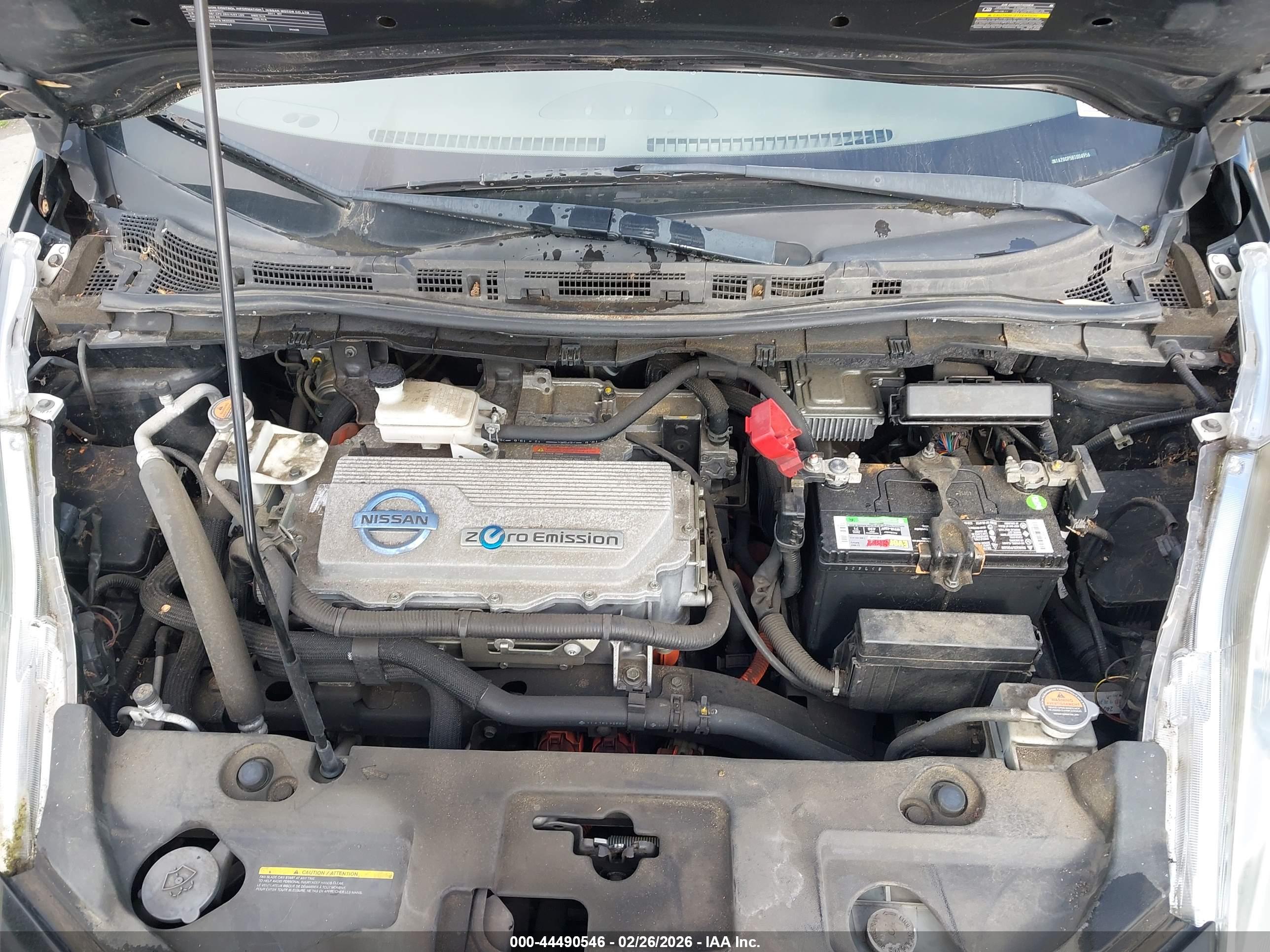 NISSAN LEAF image 10