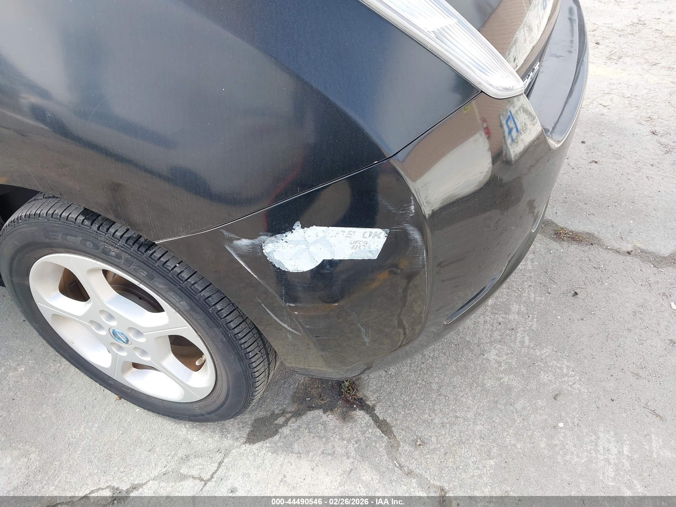 NISSAN LEAF image 6