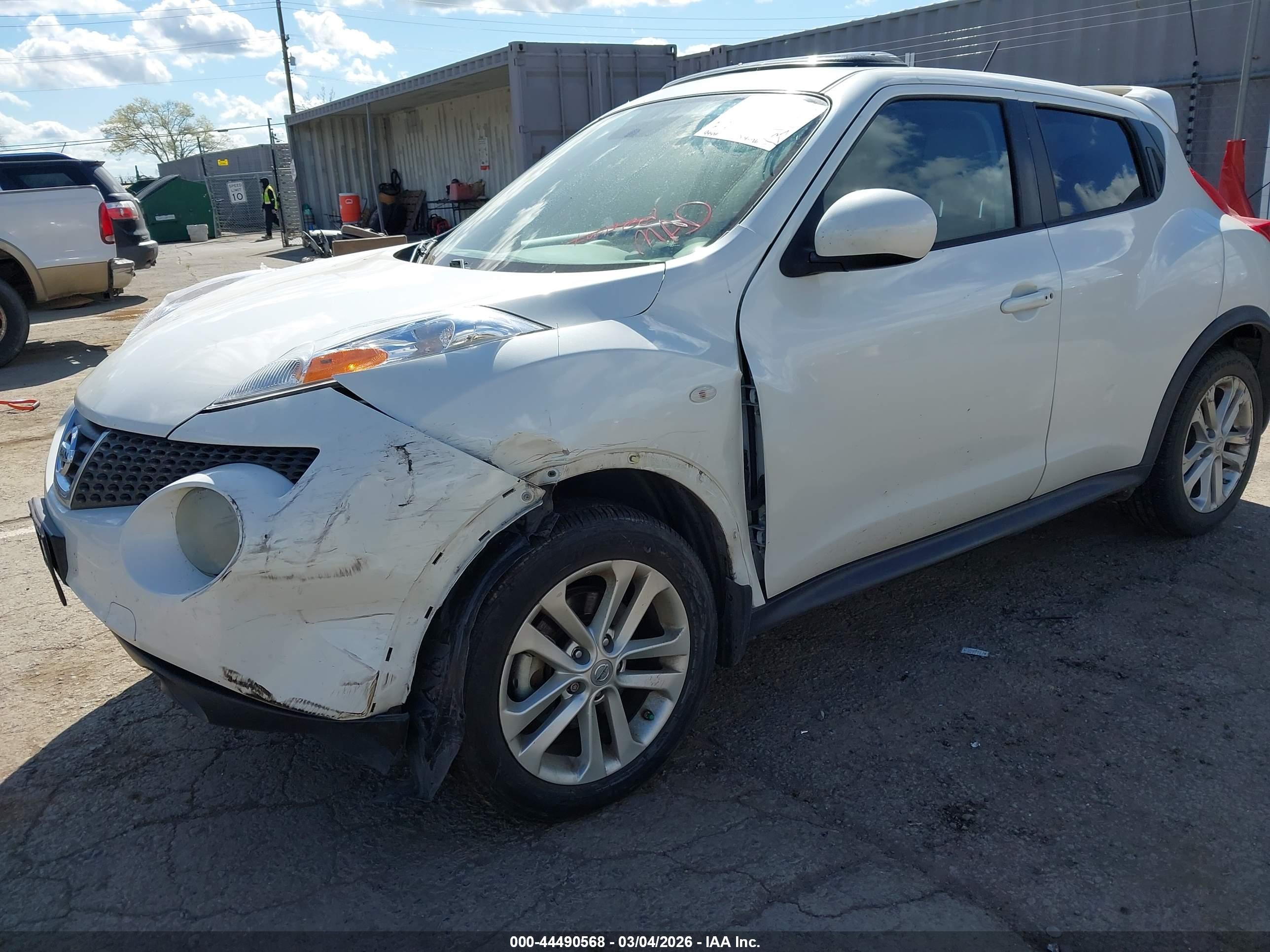 NISSAN JUKE image 6