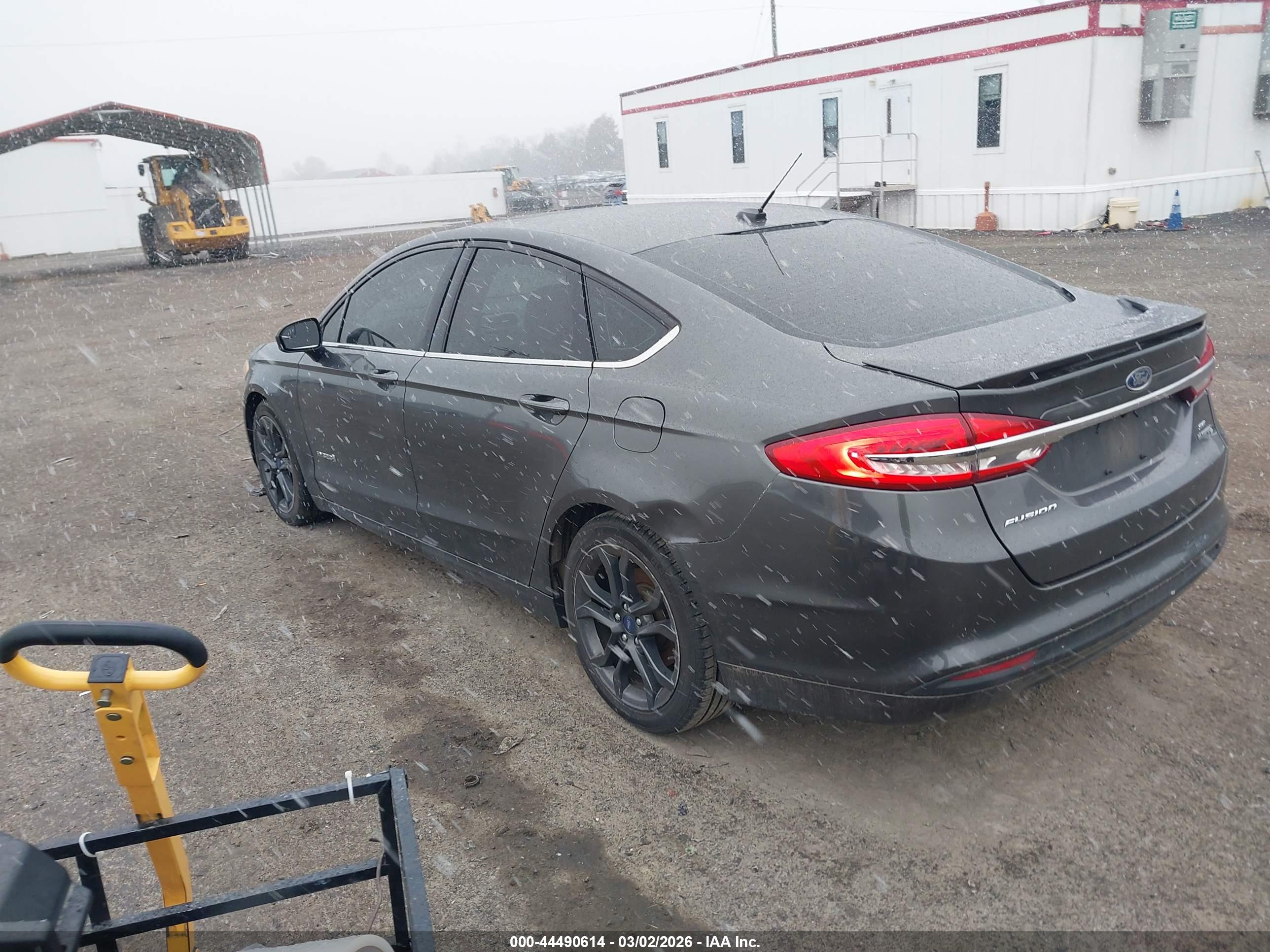FORD FUSION image 3