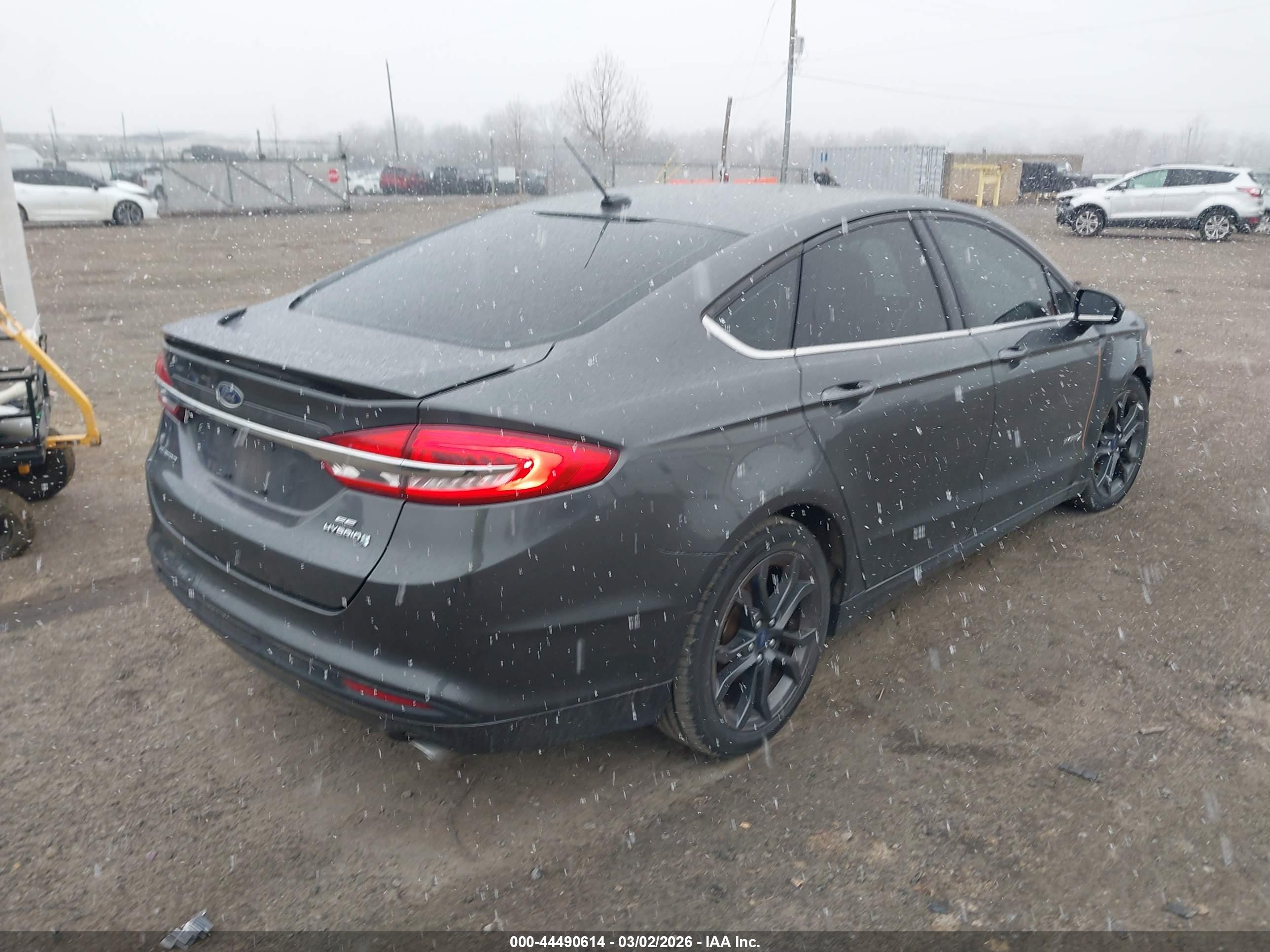 FORD FUSION image 4