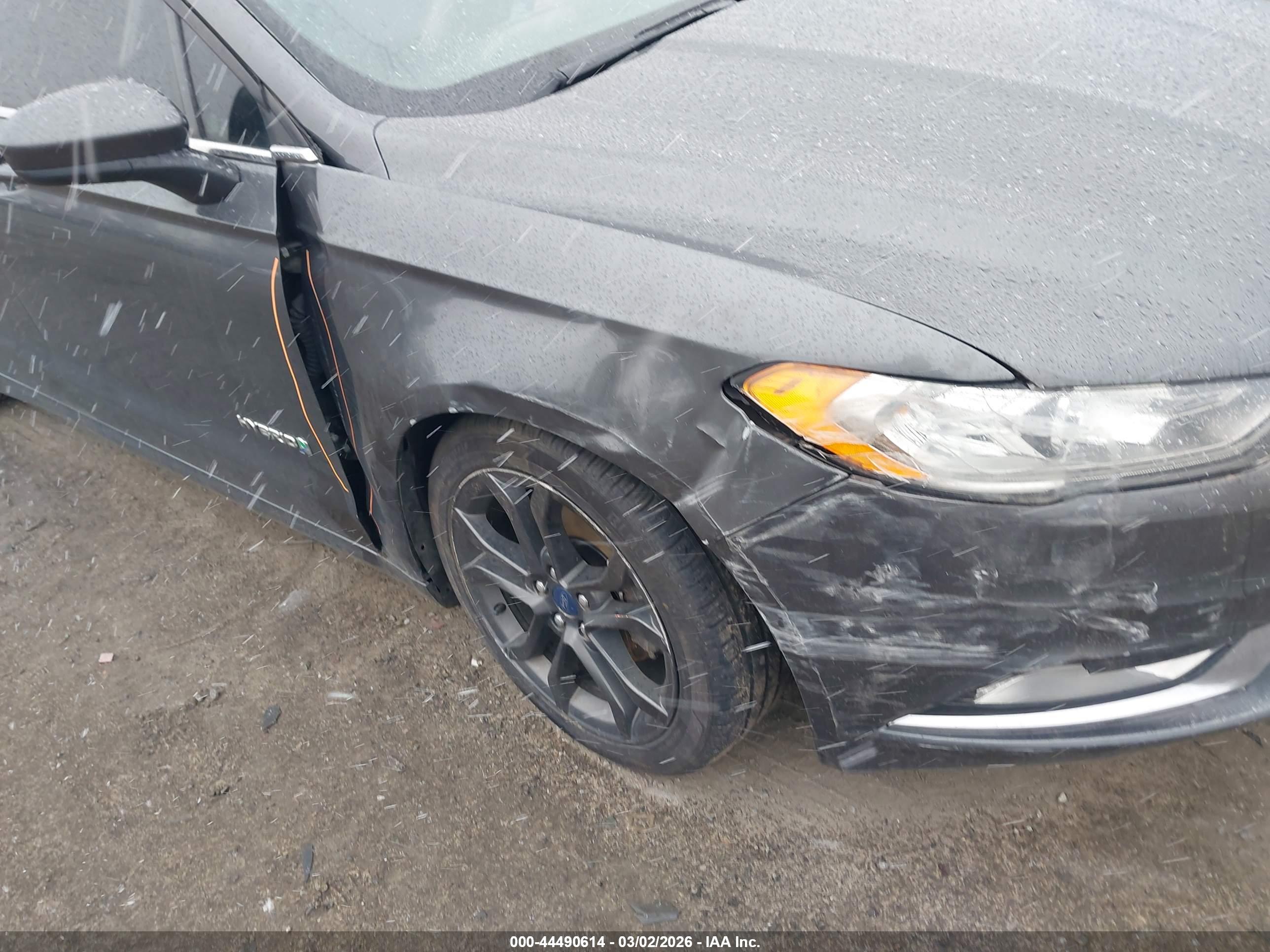 FORD FUSION image 6