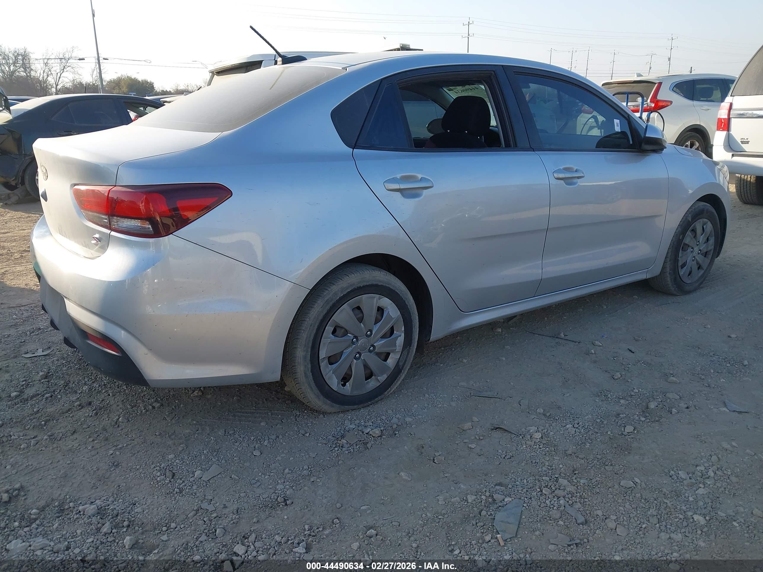 KIA RIO image 4