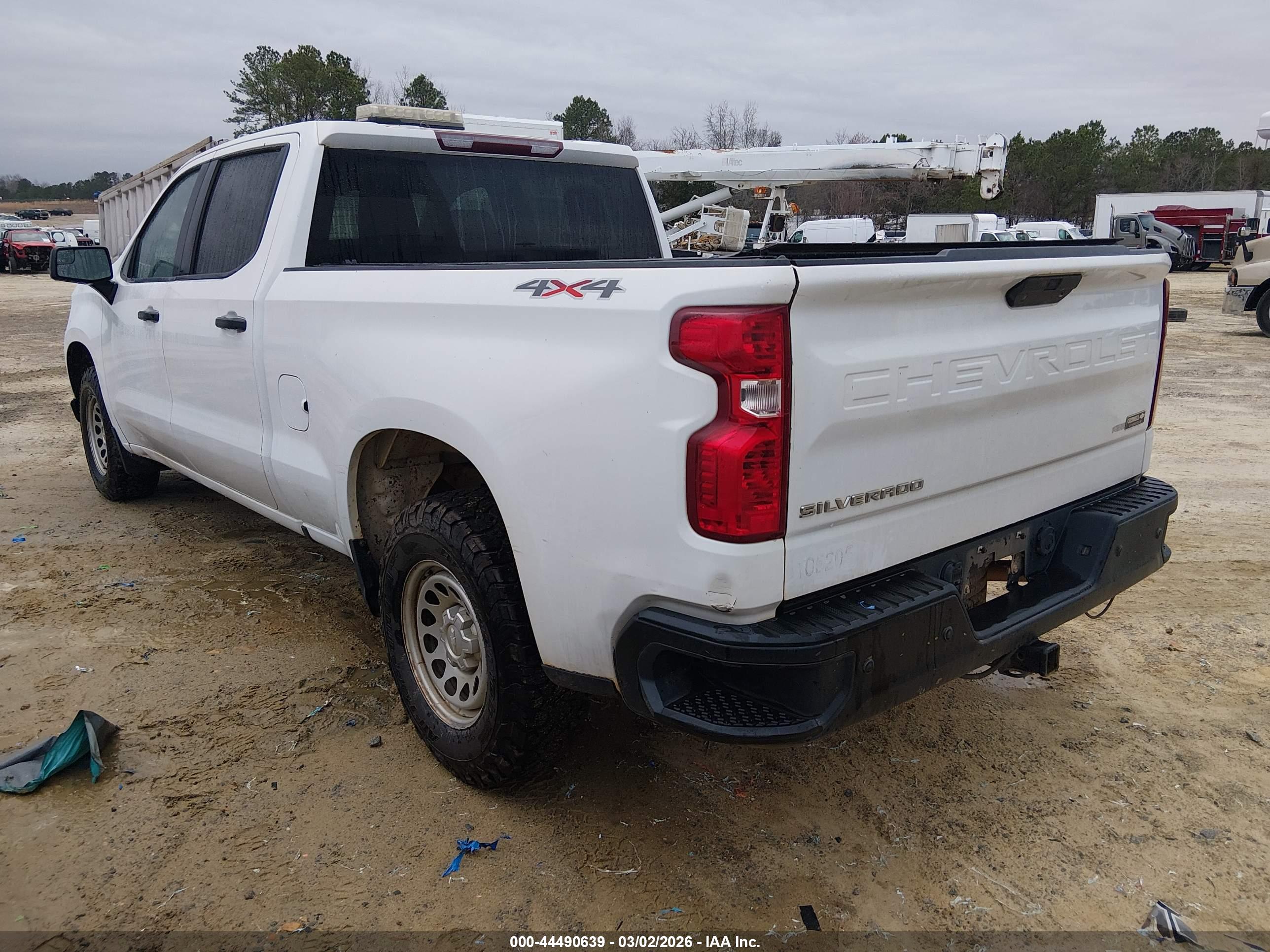 CHEVROLET SILVERADO image 3