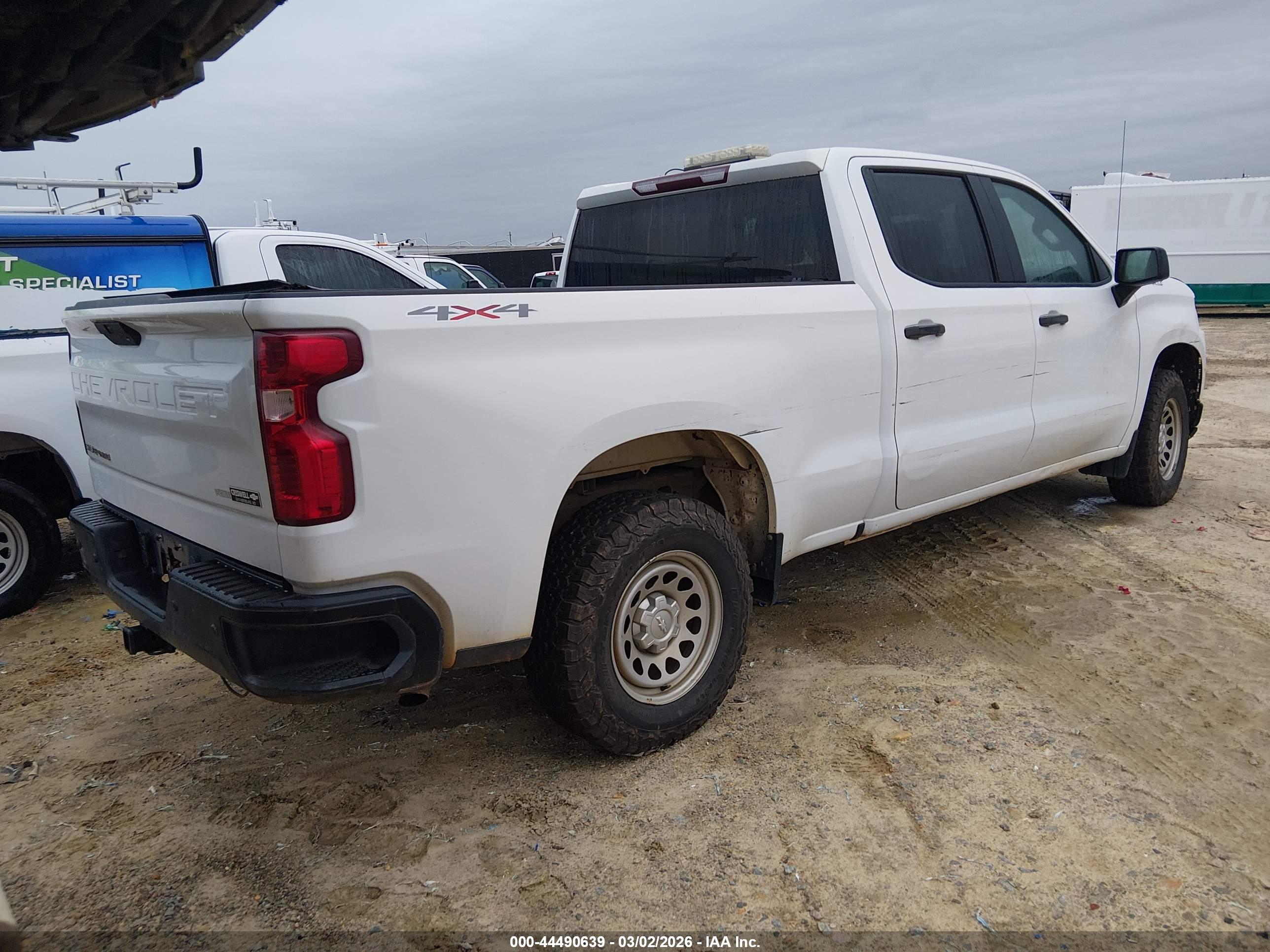 CHEVROLET SILVERADO image 4
