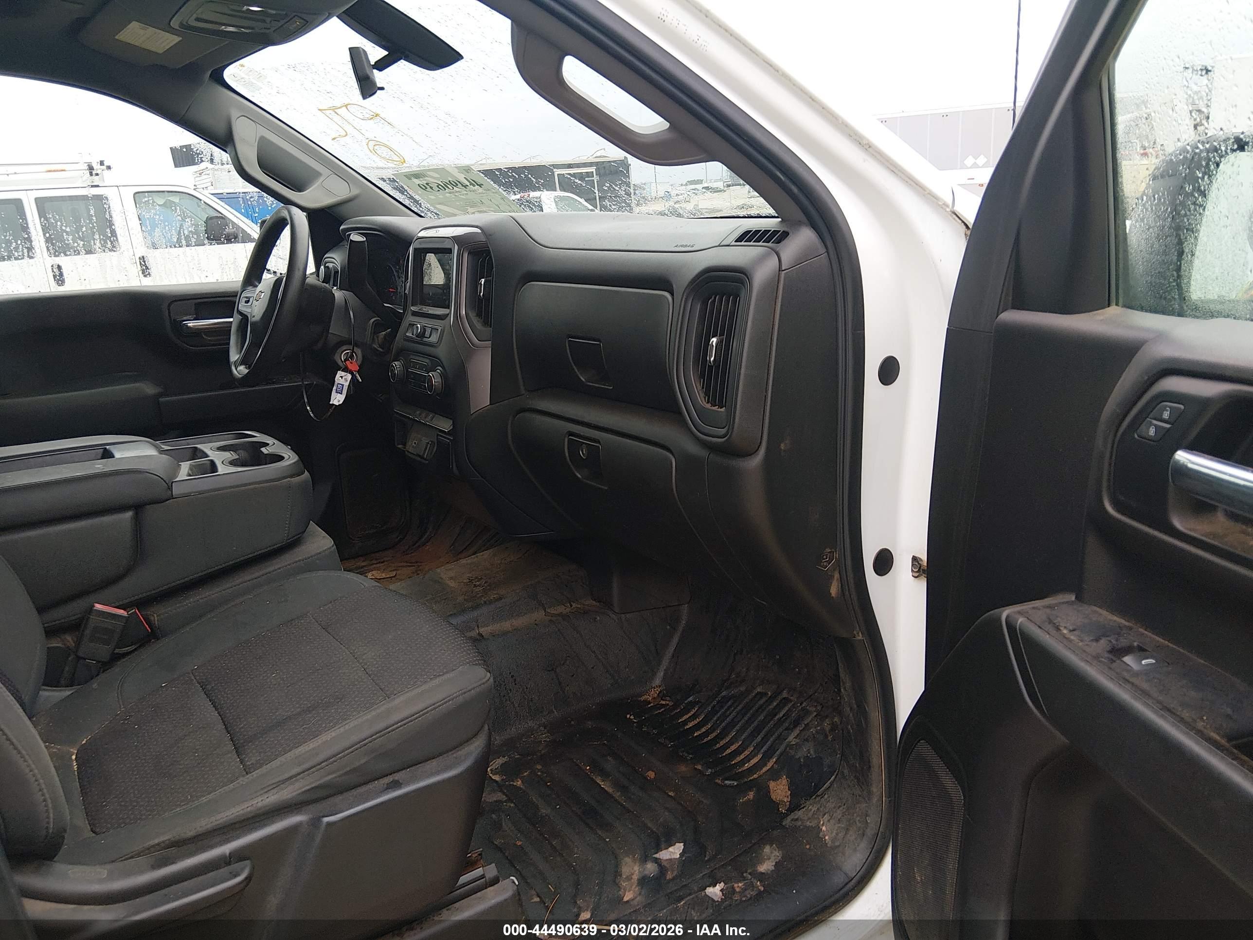 CHEVROLET SILVERADO image 5