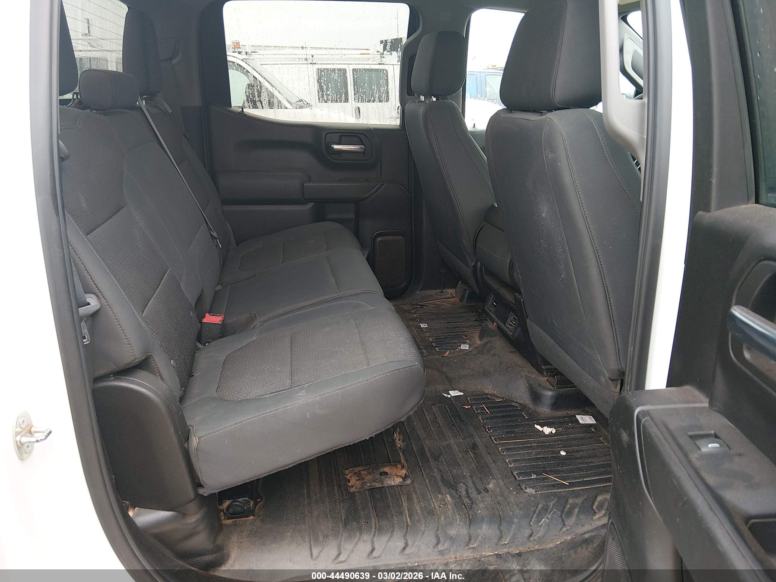 CHEVROLET SILVERADO image 8