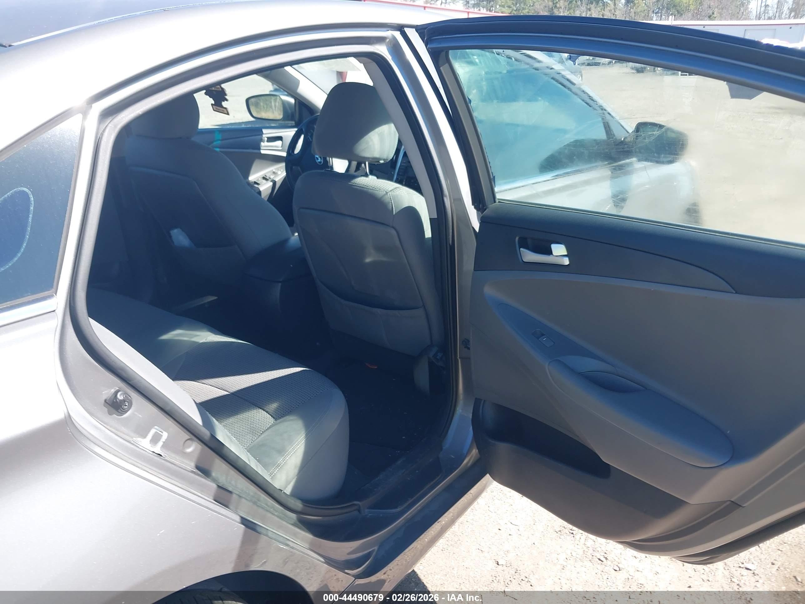 HYUNDAI SONATA image 8