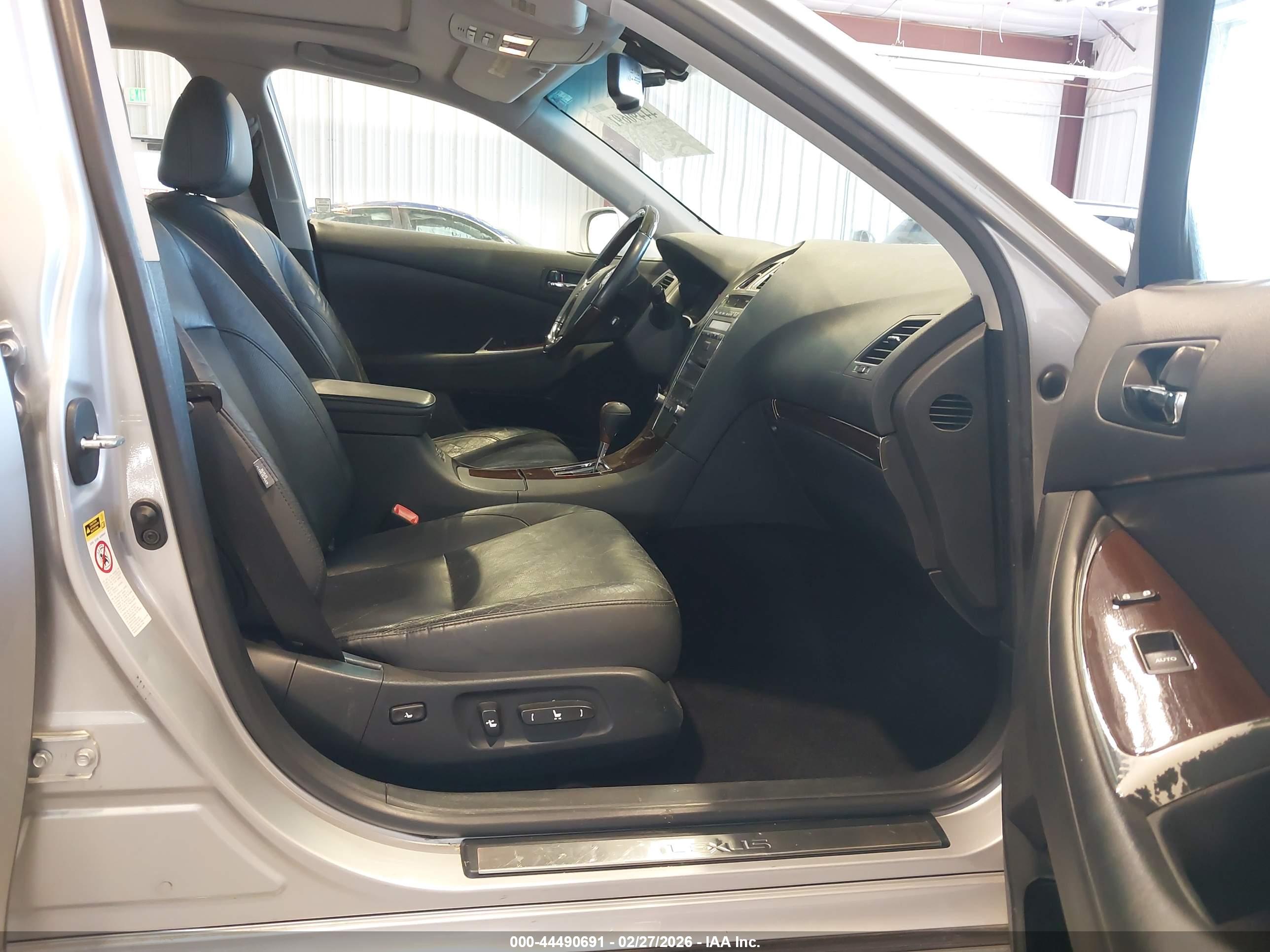 LEXUS ES image 5