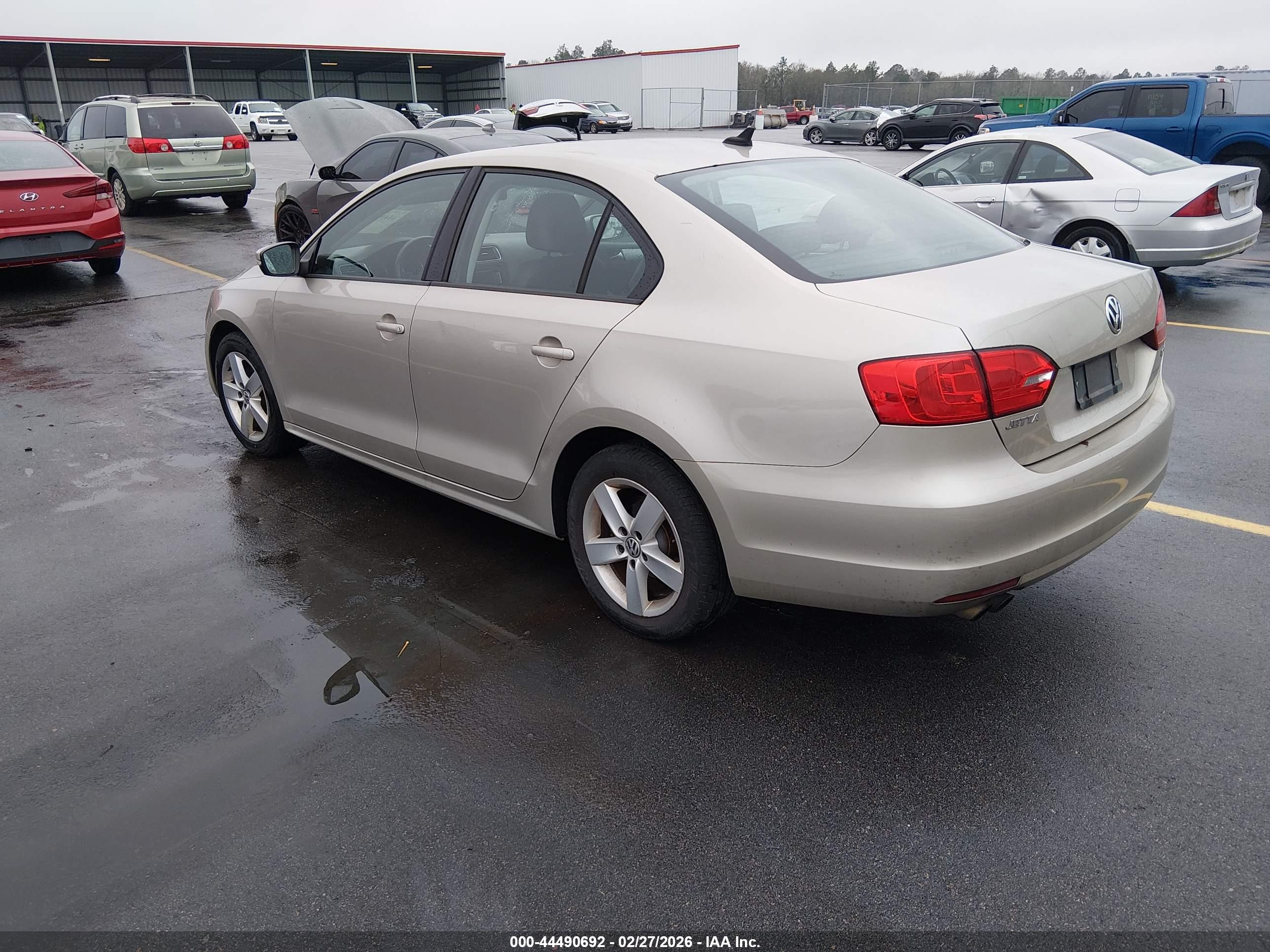 VOLKSWAGEN JETTA image 3