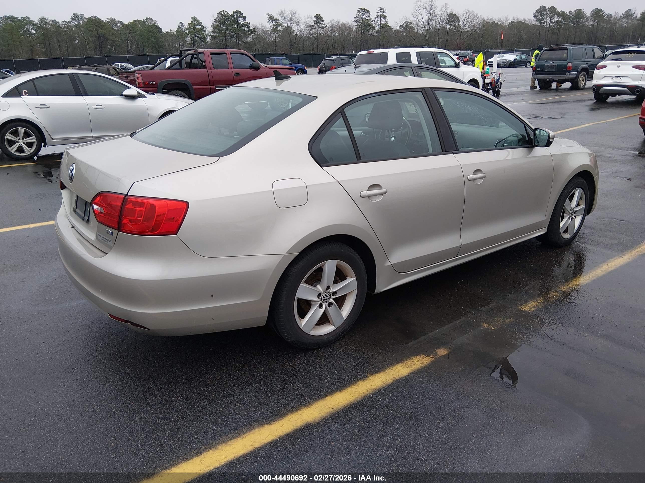 VOLKSWAGEN JETTA image 4