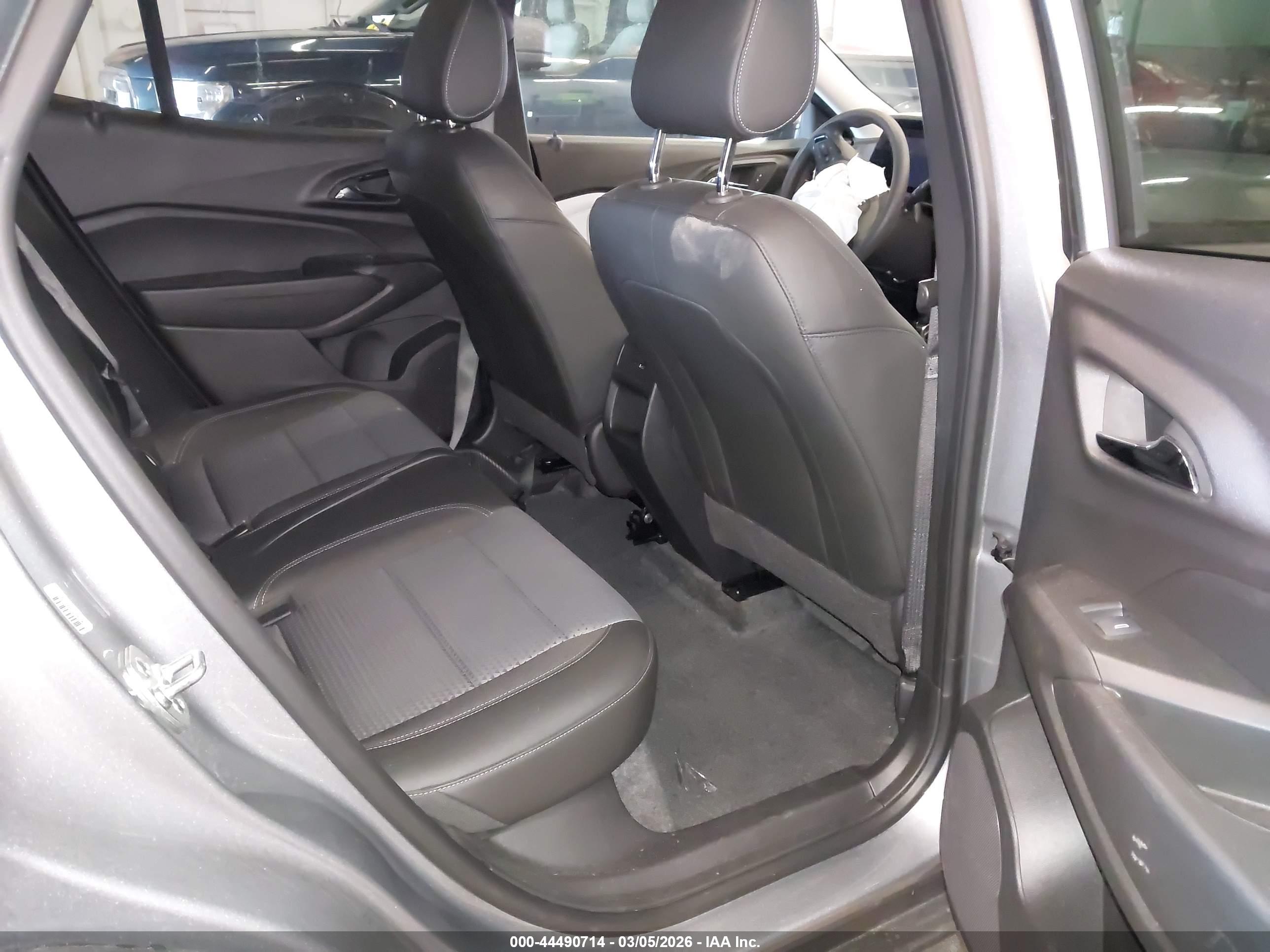 CHEVROLET TRAX image 8