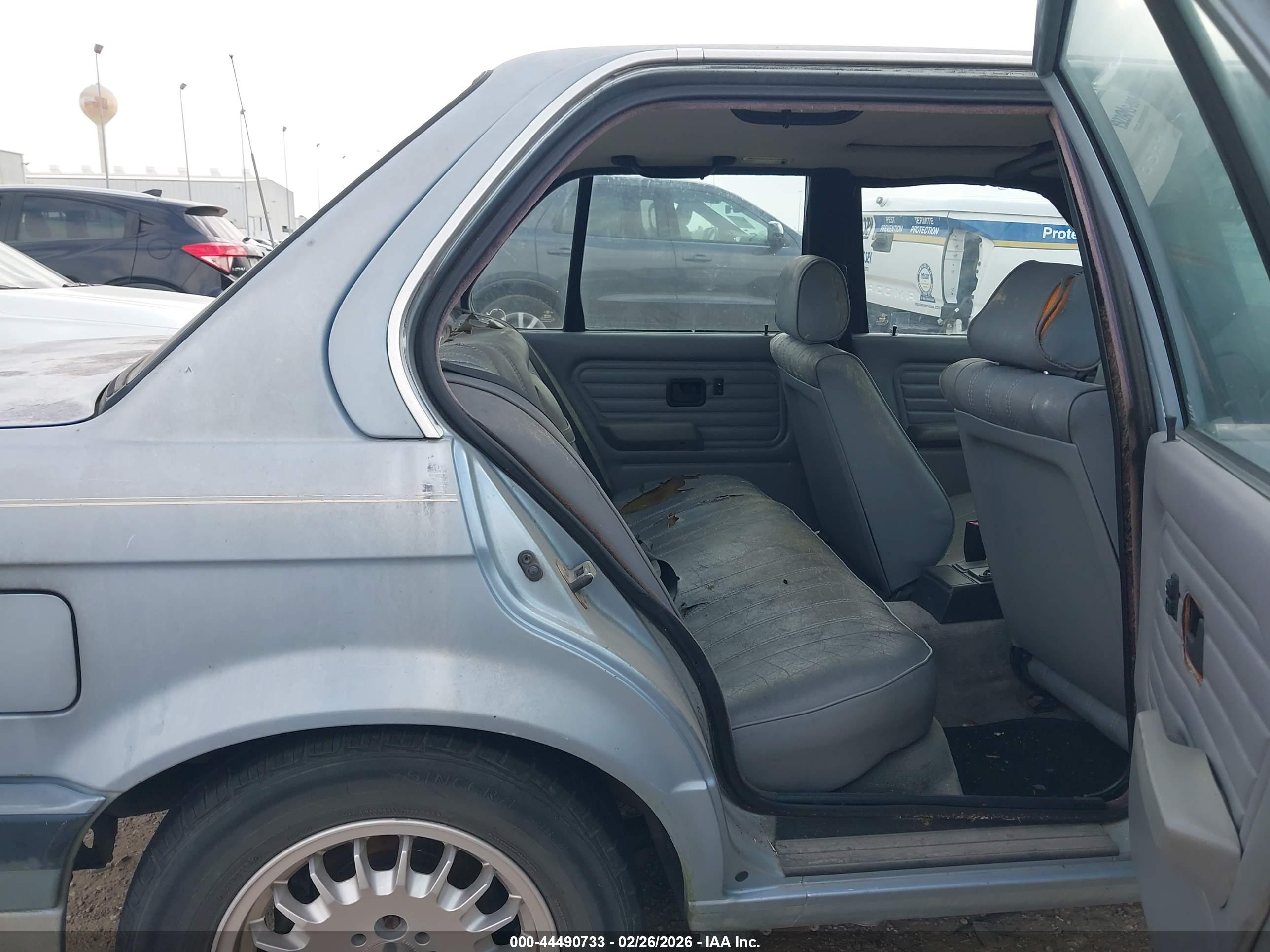 BMW 325 image 8