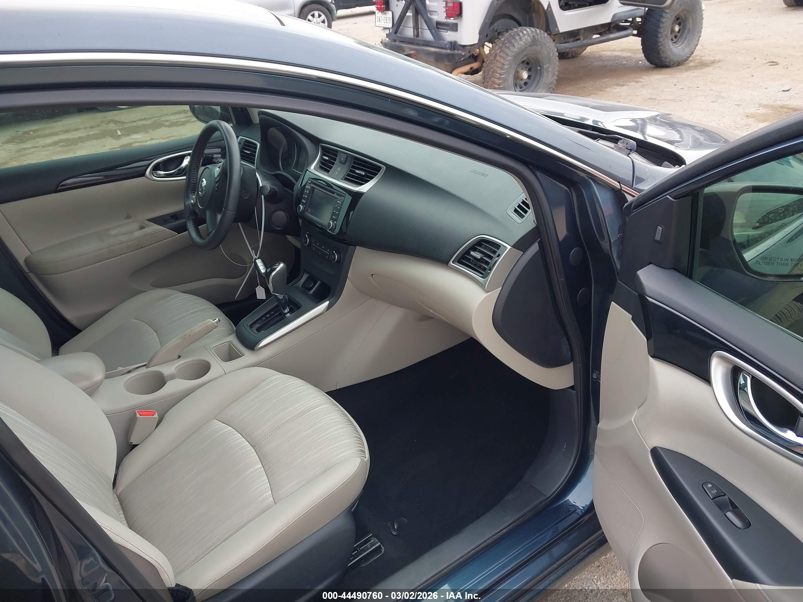 NISSAN SENTRA image 5
