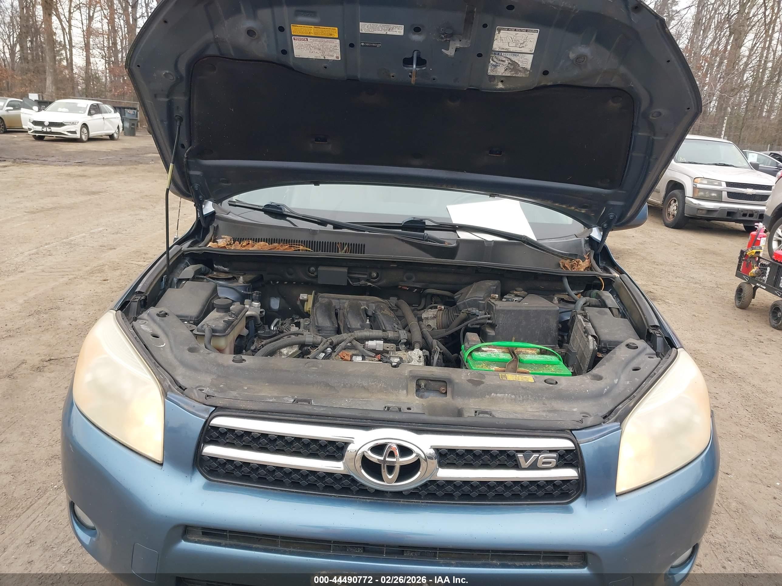 TOYOTA RAV4 image 10