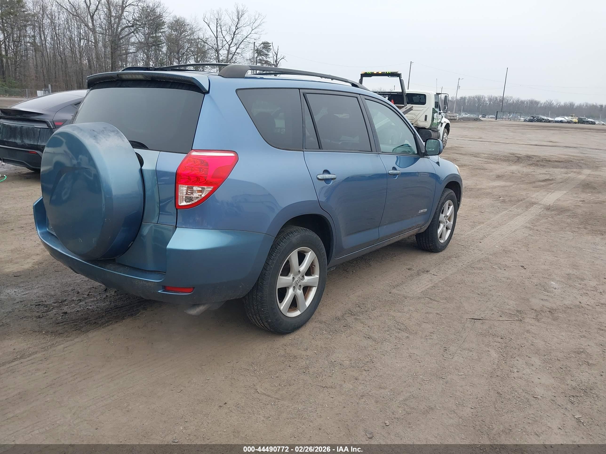 TOYOTA RAV4 image 4