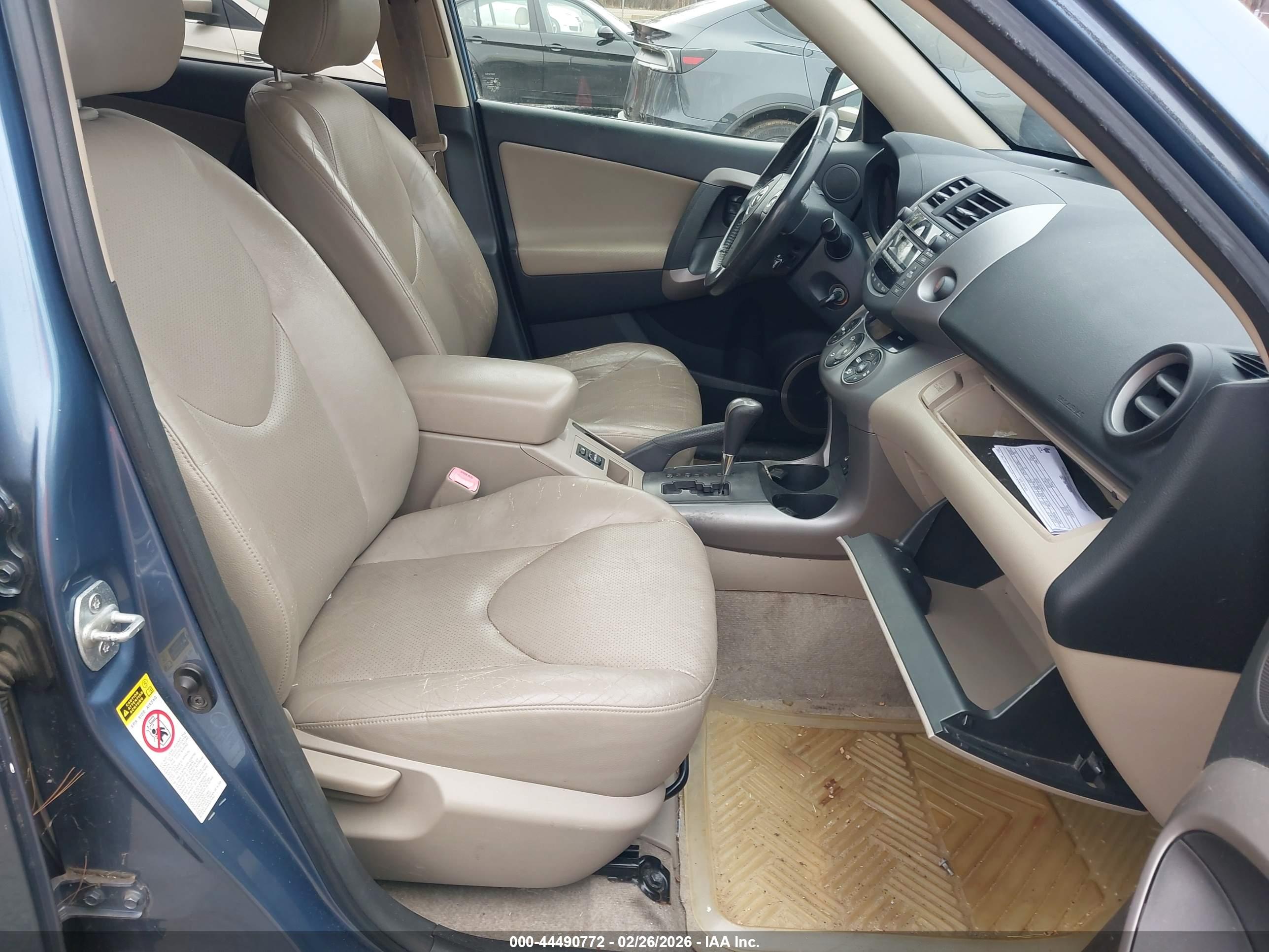 TOYOTA RAV4 image 5