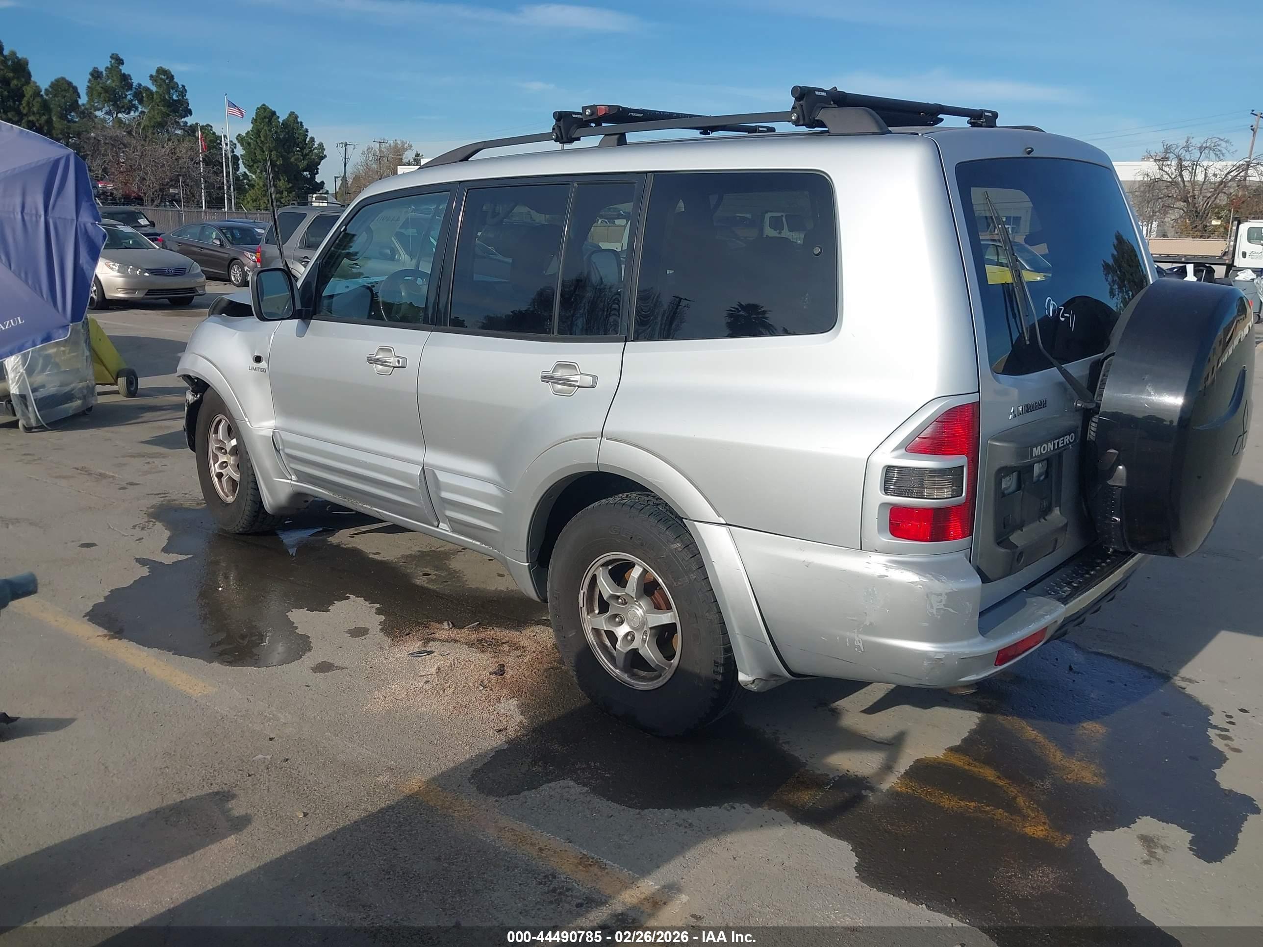 MITSUBISHI MONTERO image 3