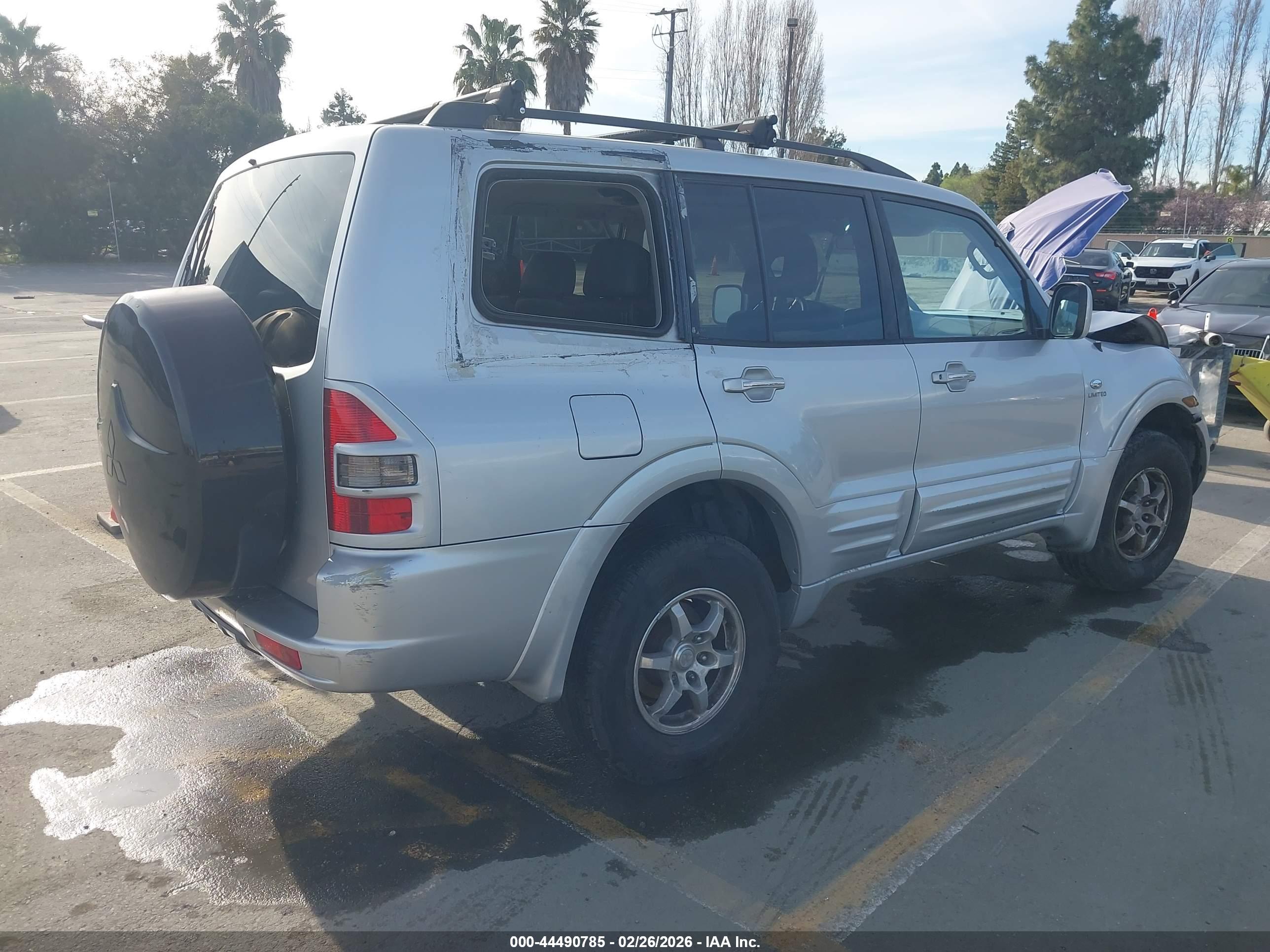 MITSUBISHI MONTERO image 4