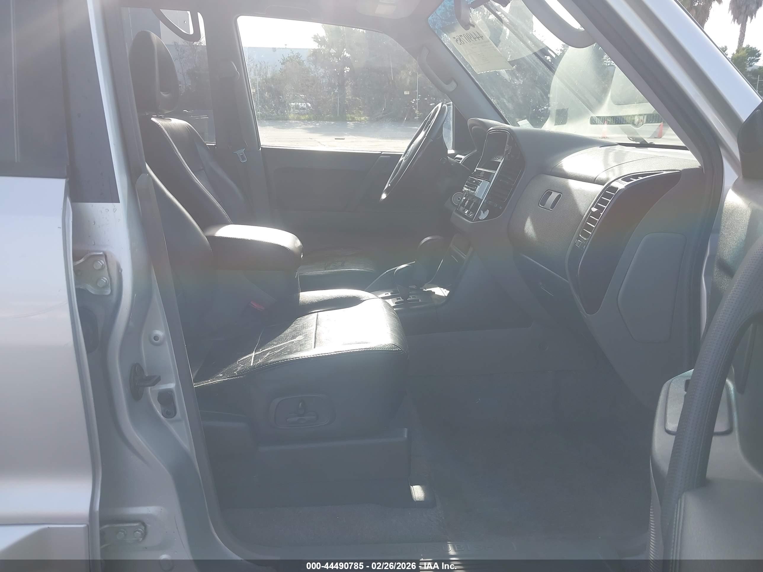 MITSUBISHI MONTERO image 5