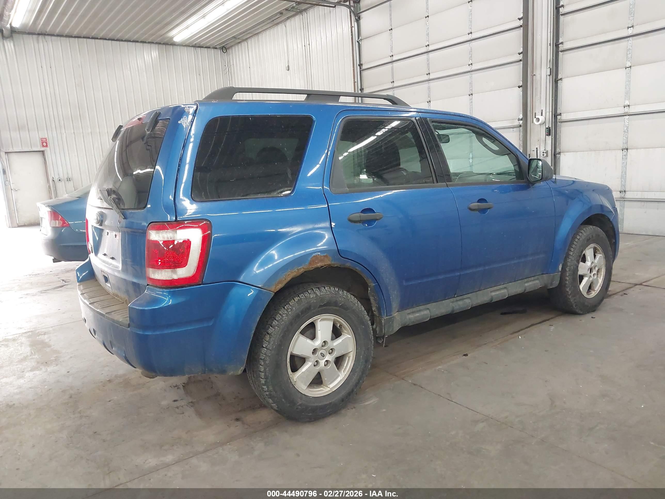 FORD ESCAPE image 4