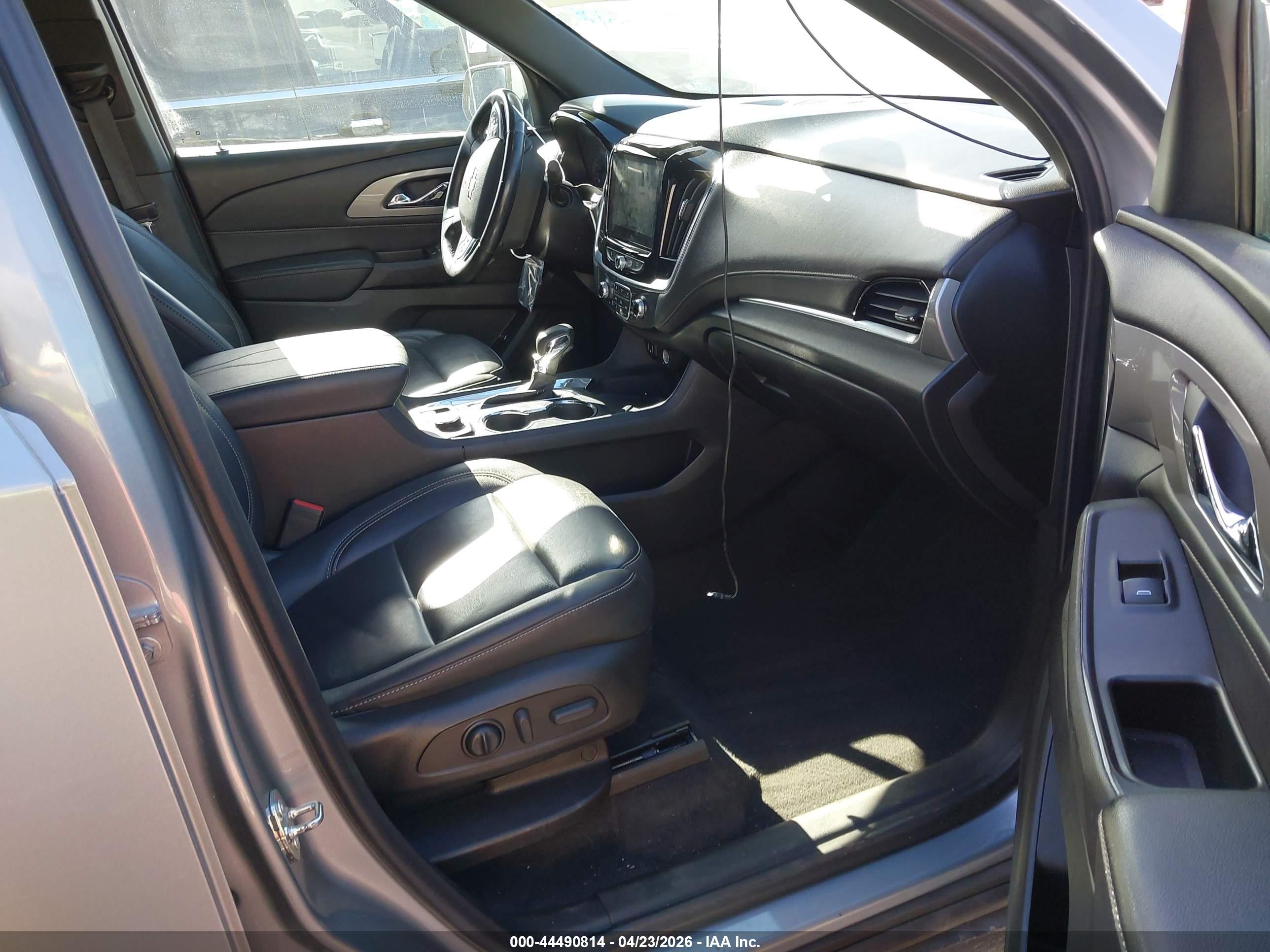 CHEVROLET TRAVERSE image 5