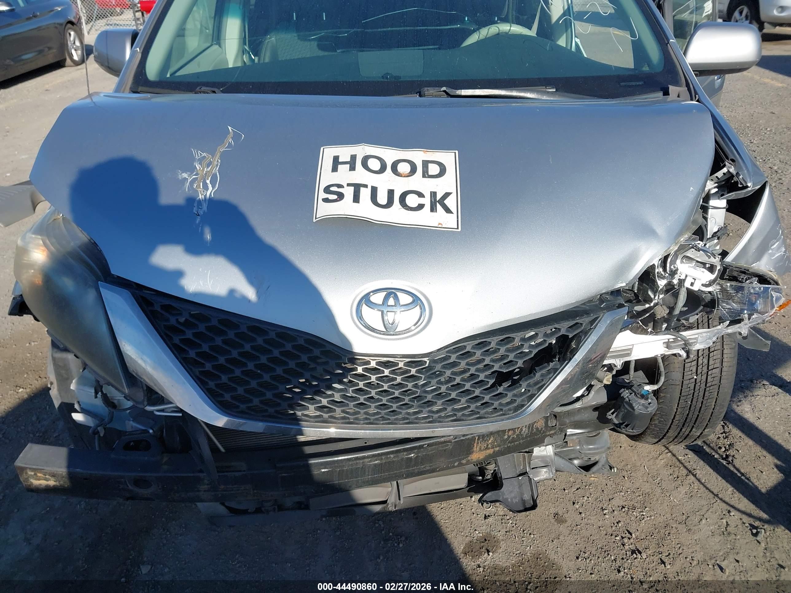 TOYOTA SIENNA image 10