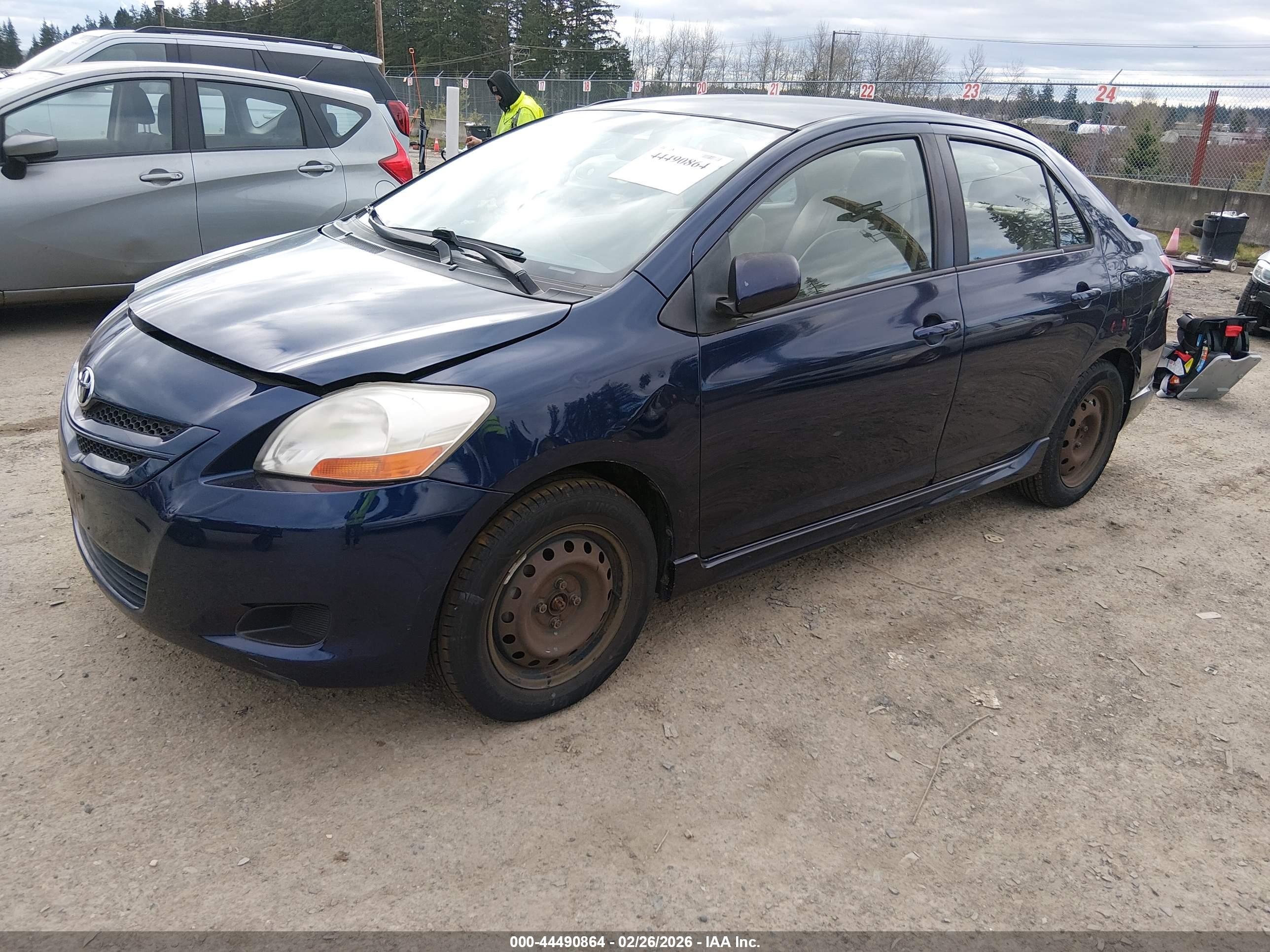 TOYOTA YARIS image 2