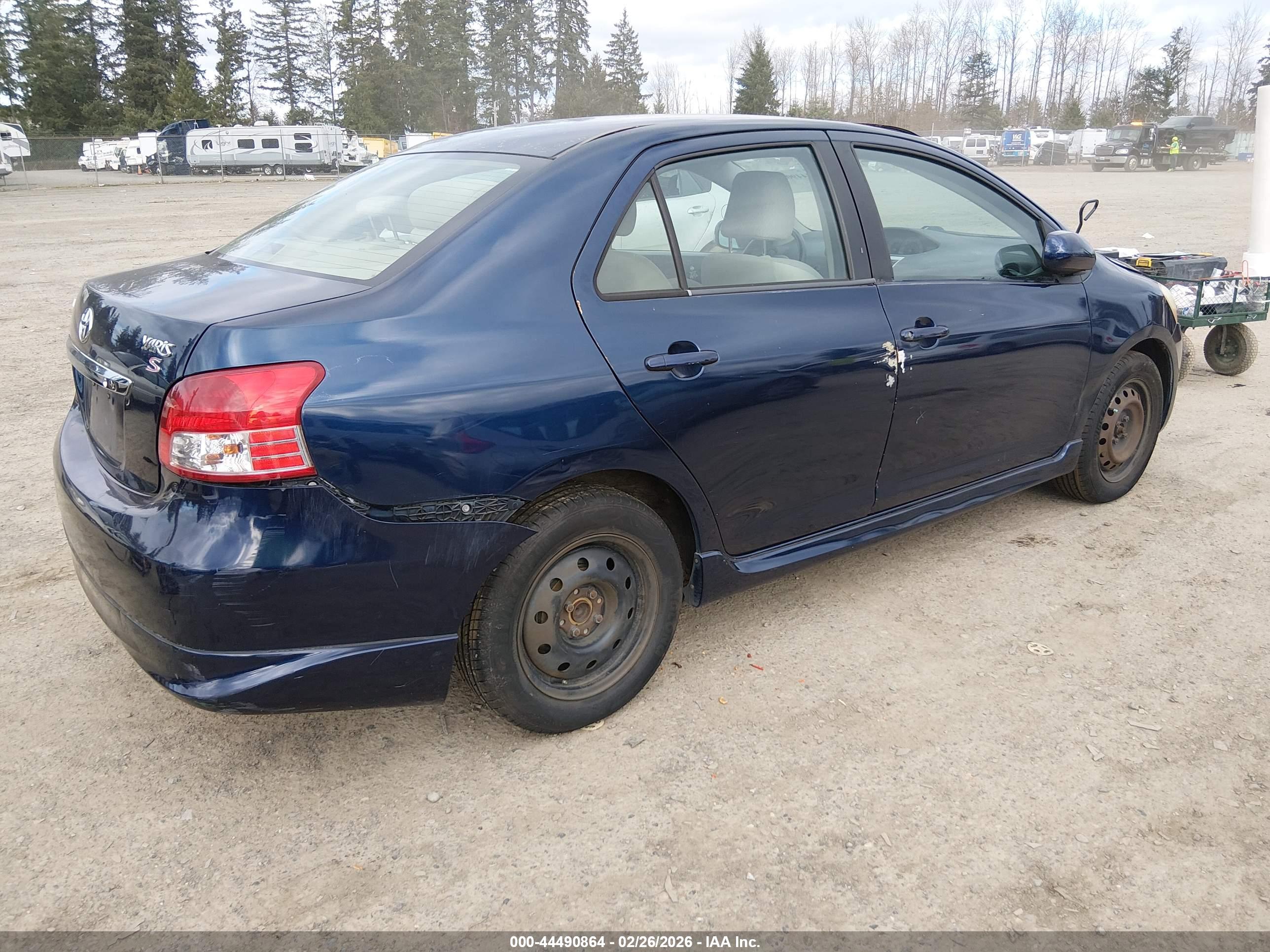 TOYOTA YARIS image 4