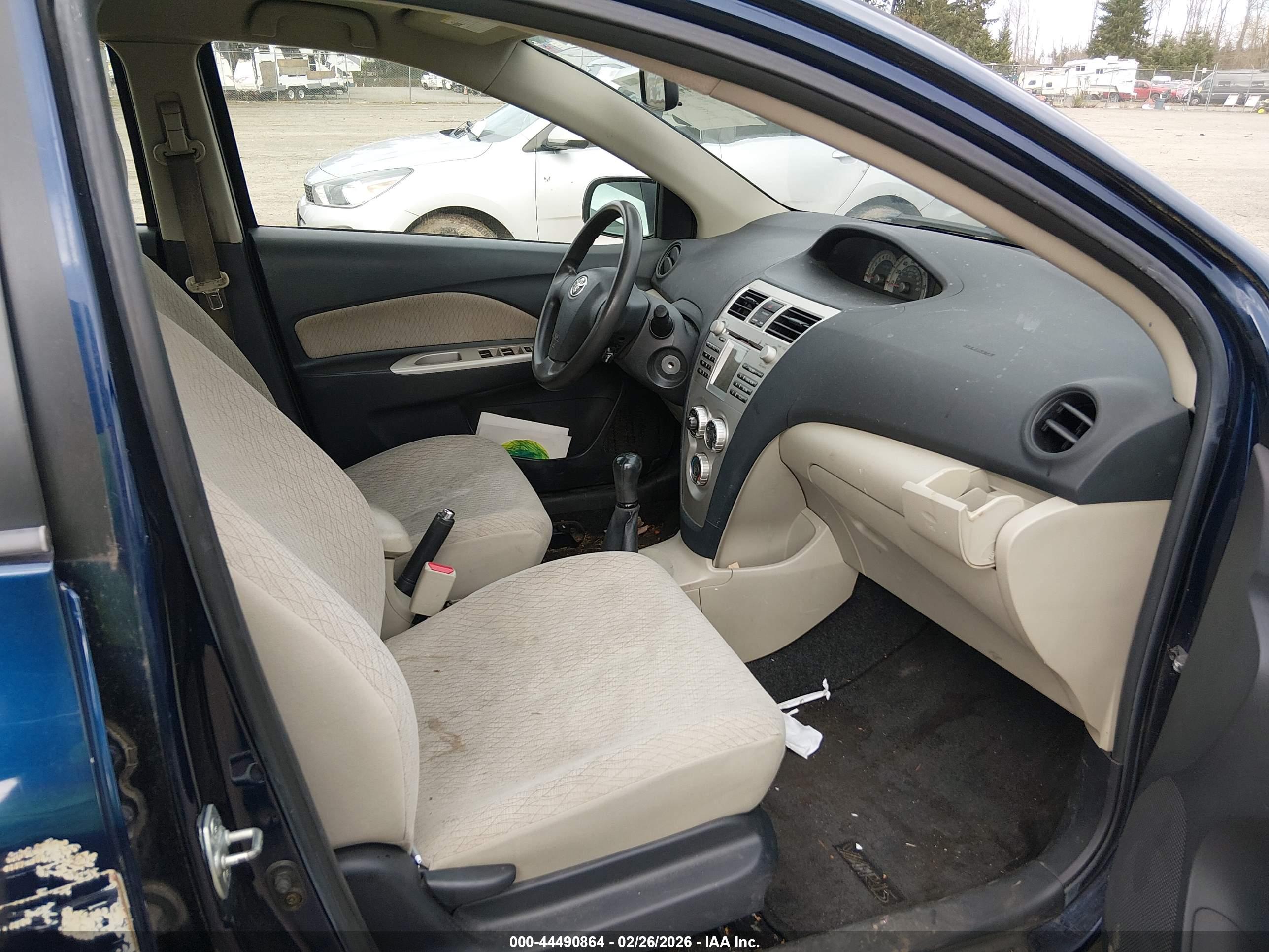 TOYOTA YARIS image 5