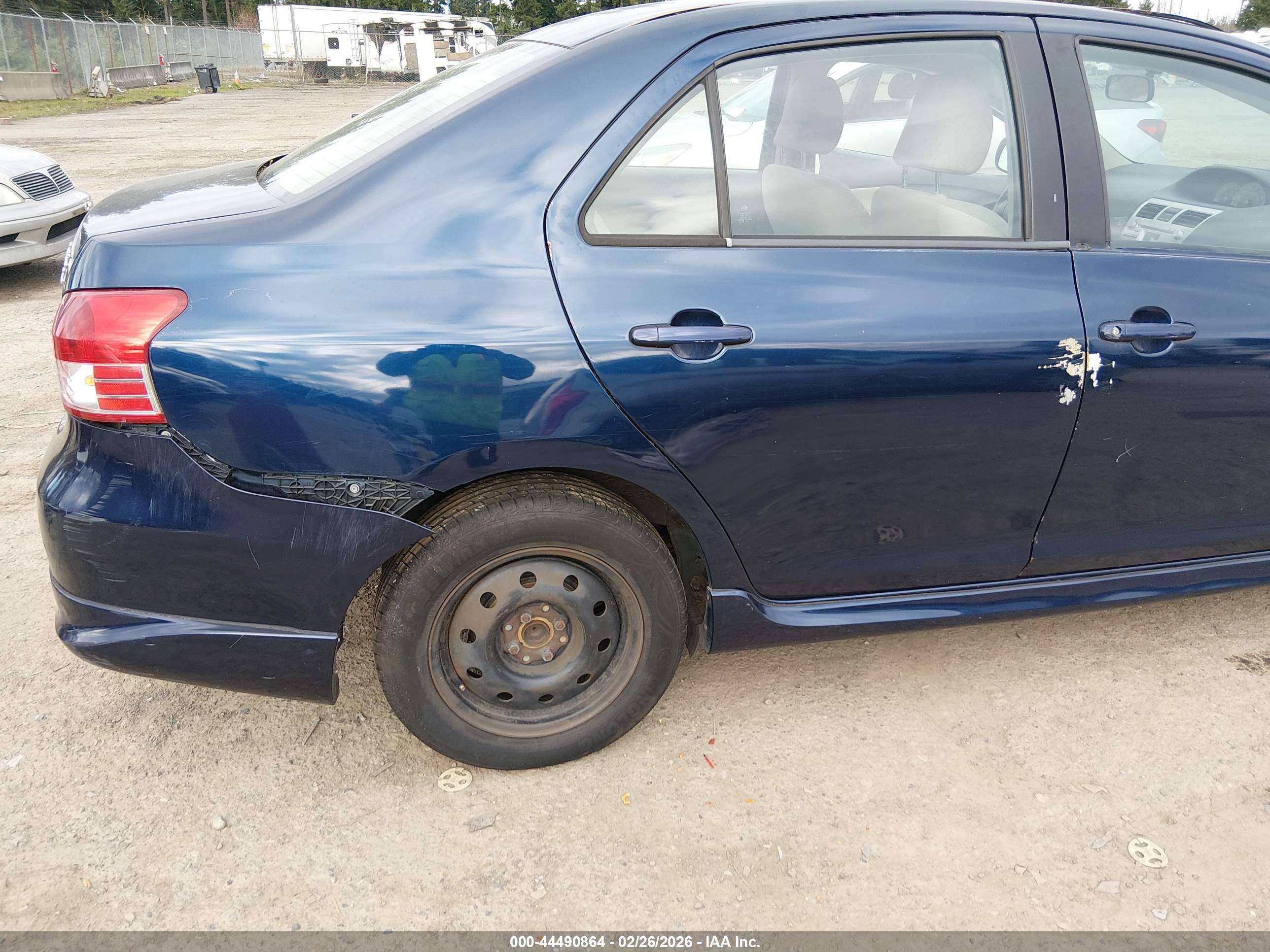 TOYOTA YARIS image 6