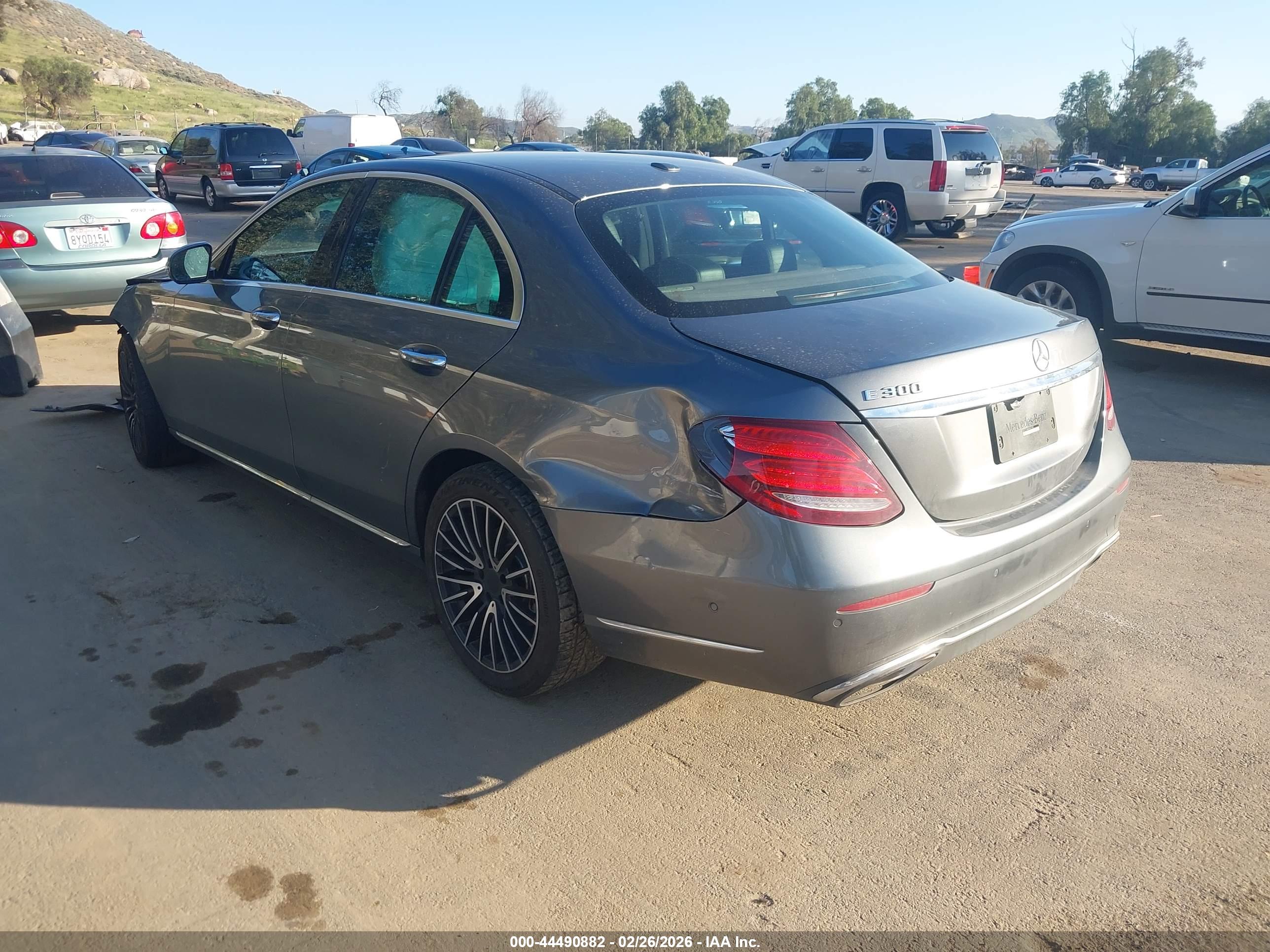 MERCEDES-BENZ E image 3